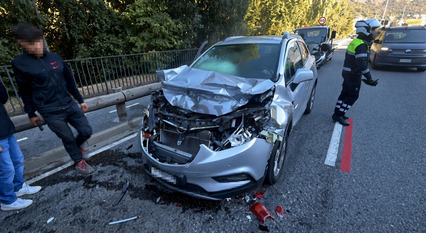 Estat del vehicle. La portaveu del Sindicat, Rebeca Bonache.