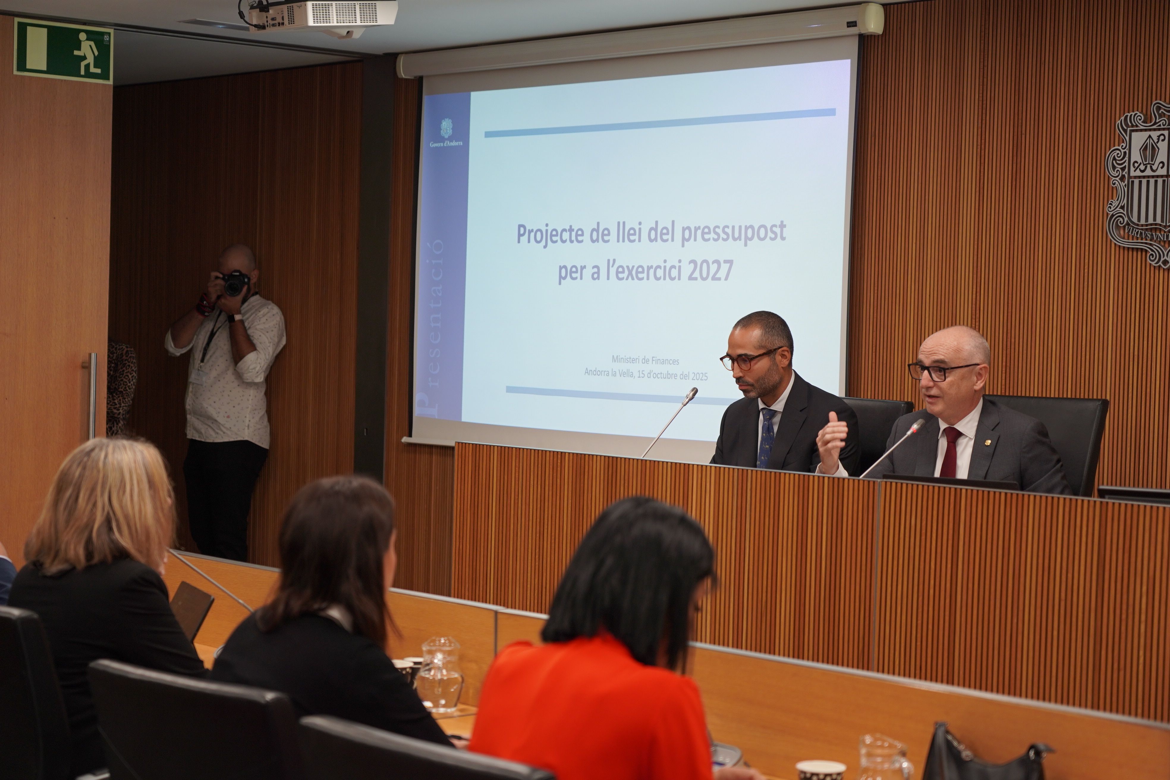 Lladós, durant la comparixença davant la comissió de Finances. Lladós, durant la comparixença davant la comissió de Finances.