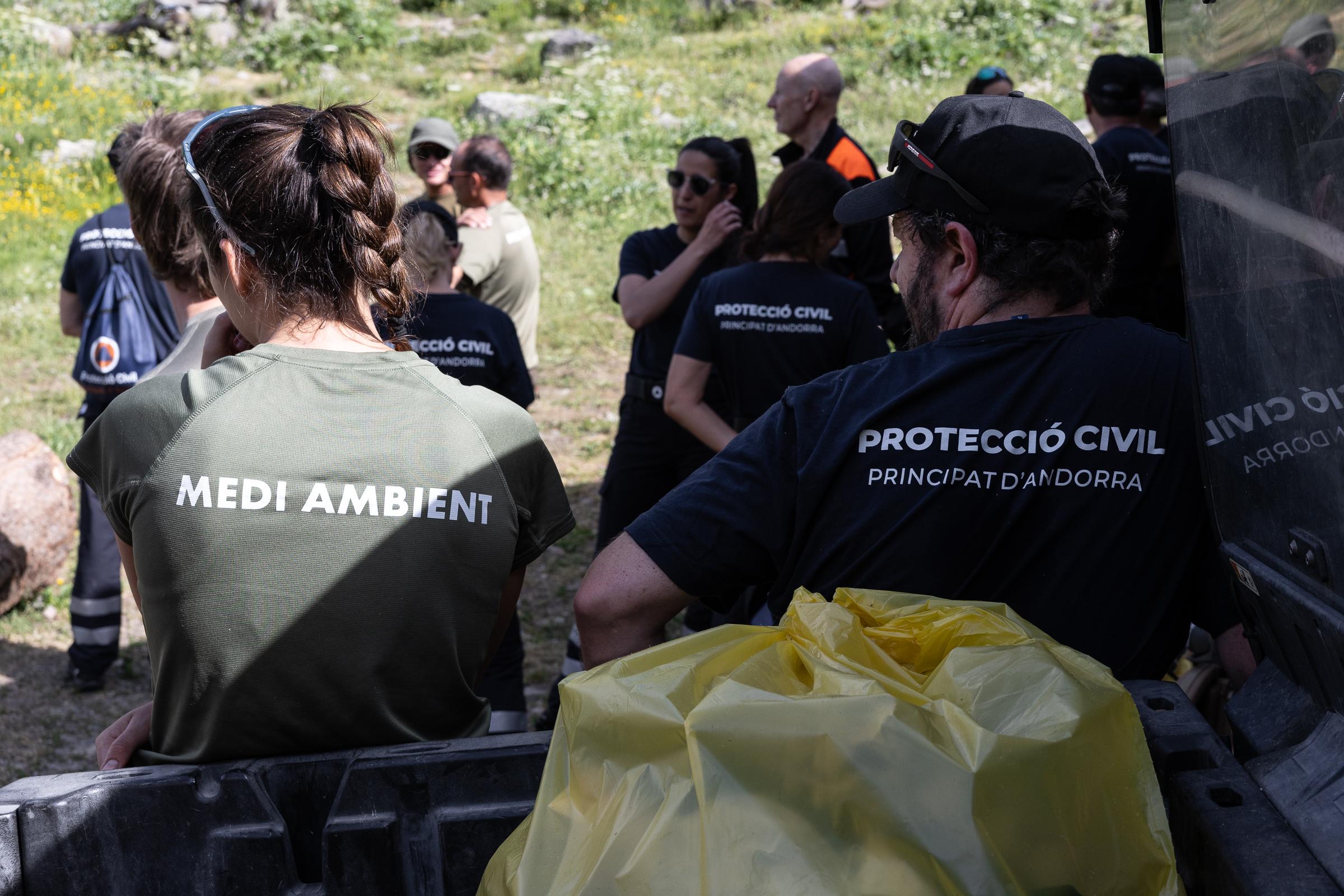 Activitat de prevenció d'incendis forestals amb el Comú d'Ordino a la Vall de Sorteny. Activitat de prevenció d'incendis forestals amb el Comú d'Ordino a la Vall de Sorteny.