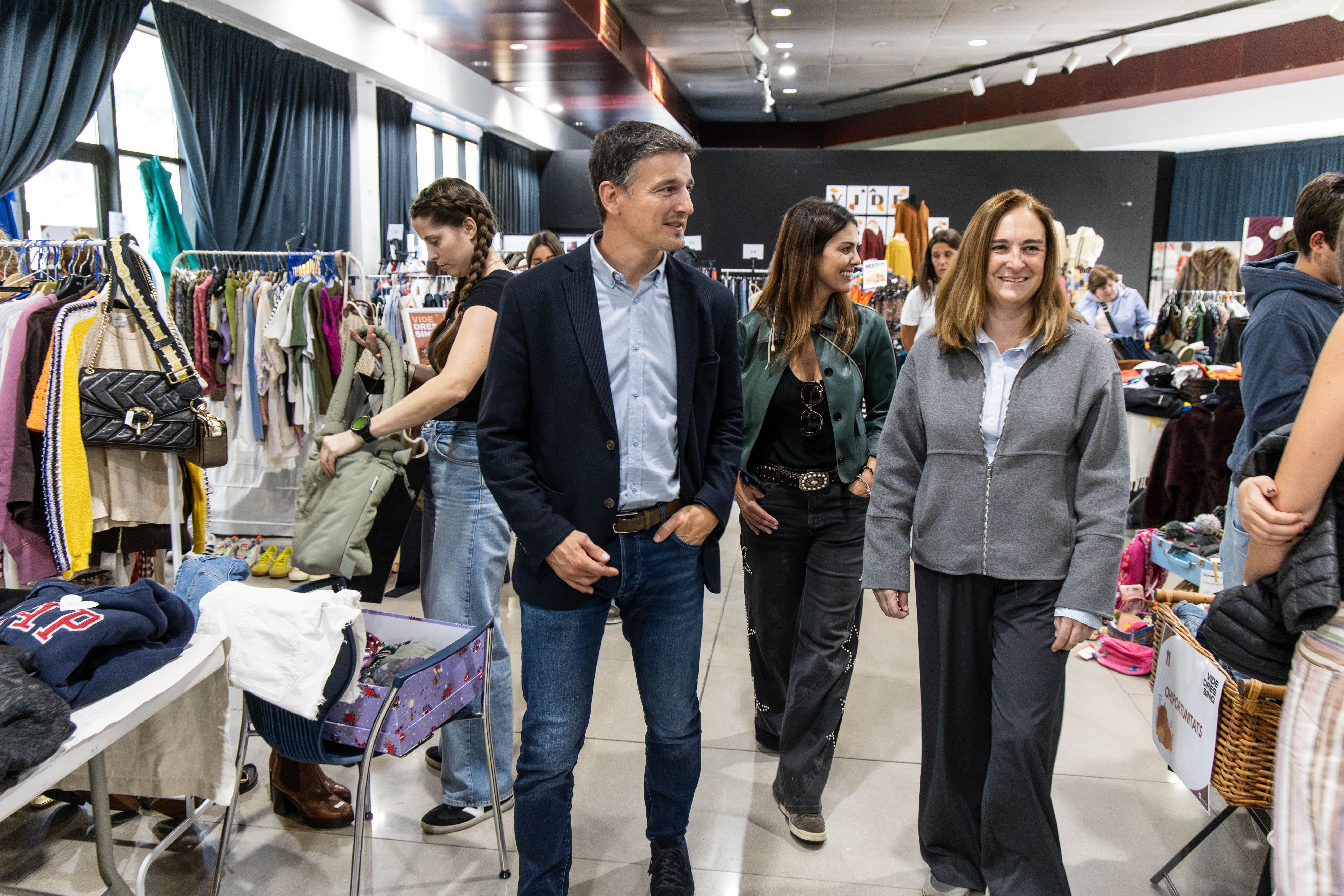 LEs autoritats comunals al Vide Dressing aquest divendres a la tarda. | Comú de la Massana / Eduard Comellas La portaveu del Sindicat, Rebeca Bonache.