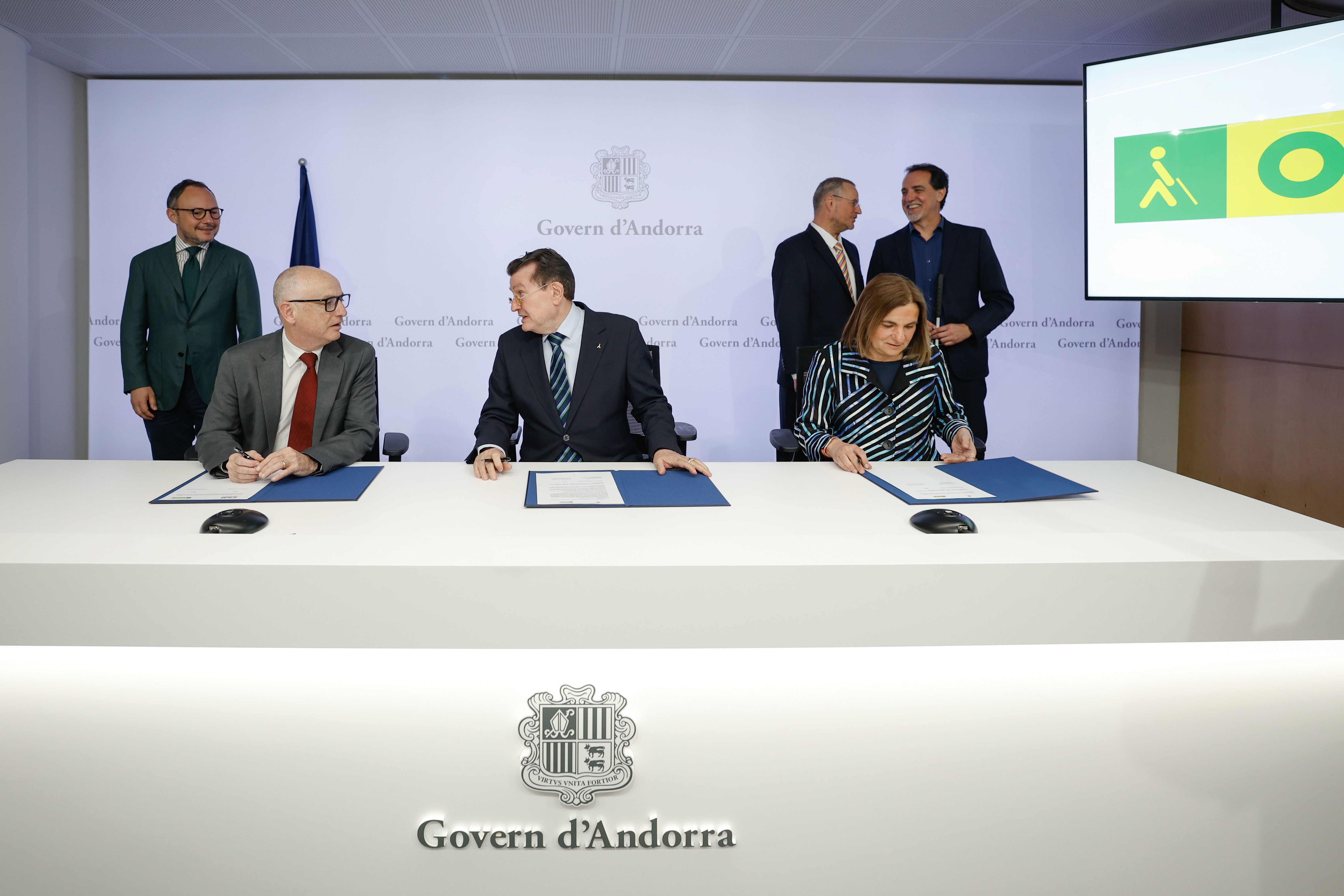 El ministre de Finances, Ramon Lladós, el director general de l'ONCE, Ángel Sánchez, i la minsitra d'Afers Socials, Trini Marín, durant la signatura del conveni social el maig del 2025. El ministre de Finances, Ramon Lladós, el director general de l'ONCE, Ángel Sánchez, i la minsitra d'Afers Socials, Trini Marín, durant la signatura del conveni social el maig del 2025.