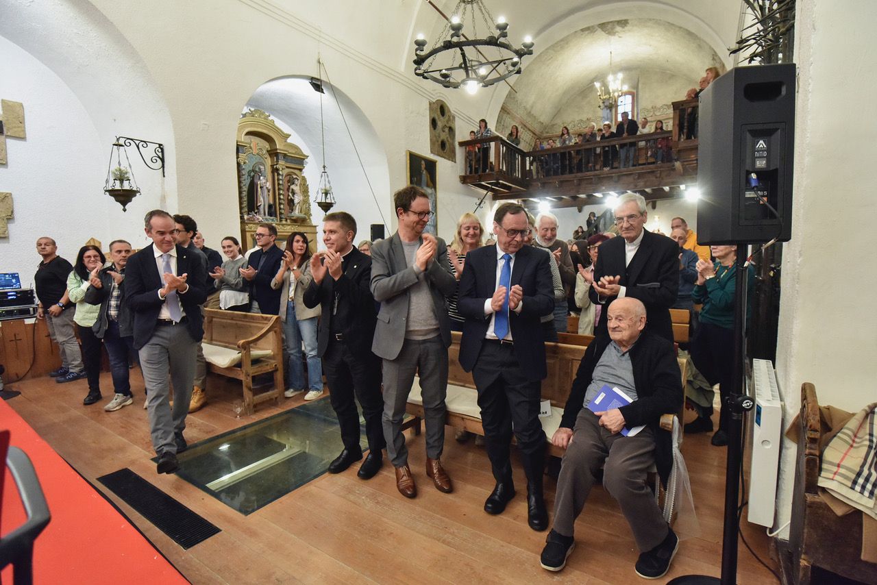 Canillo homenatja mossèn Ramon. La portaveu del Sindicat, Rebeca Bonache.