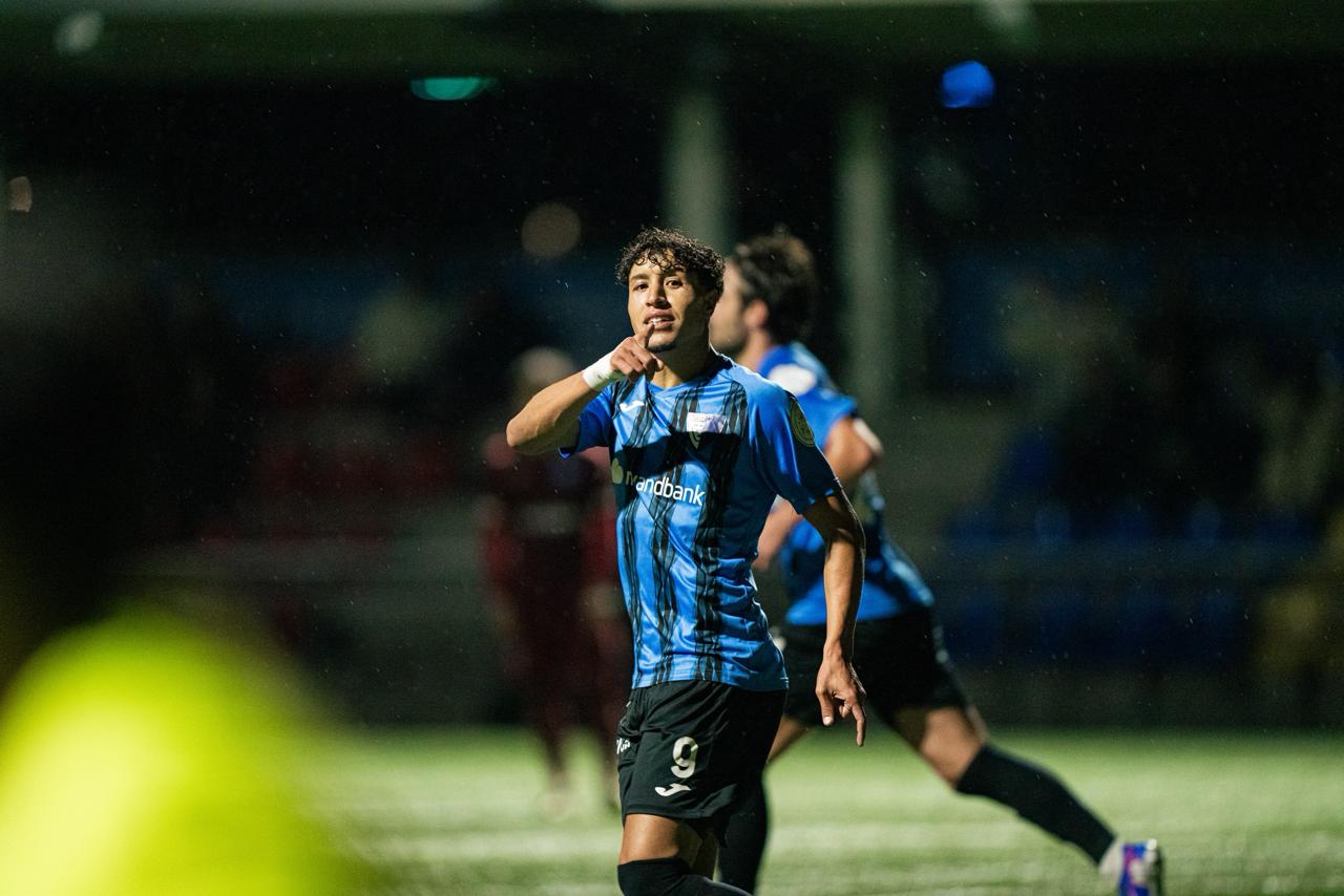 Faysal celebrant un gol. | Inter d'Escaldes La portaveu del Sindicat, Rebeca Bonache.