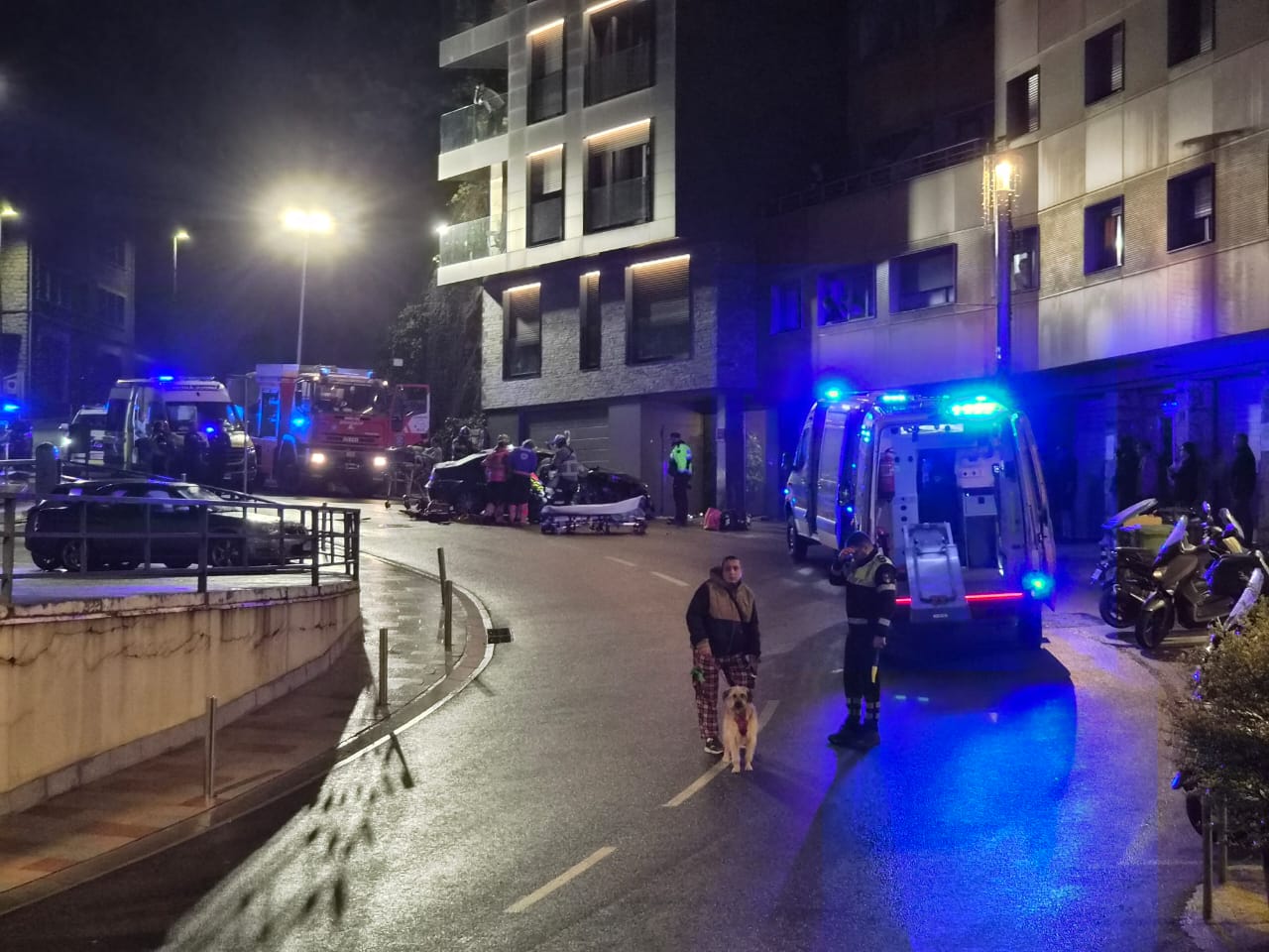 Els serveis d'emergència atenent els ferits.