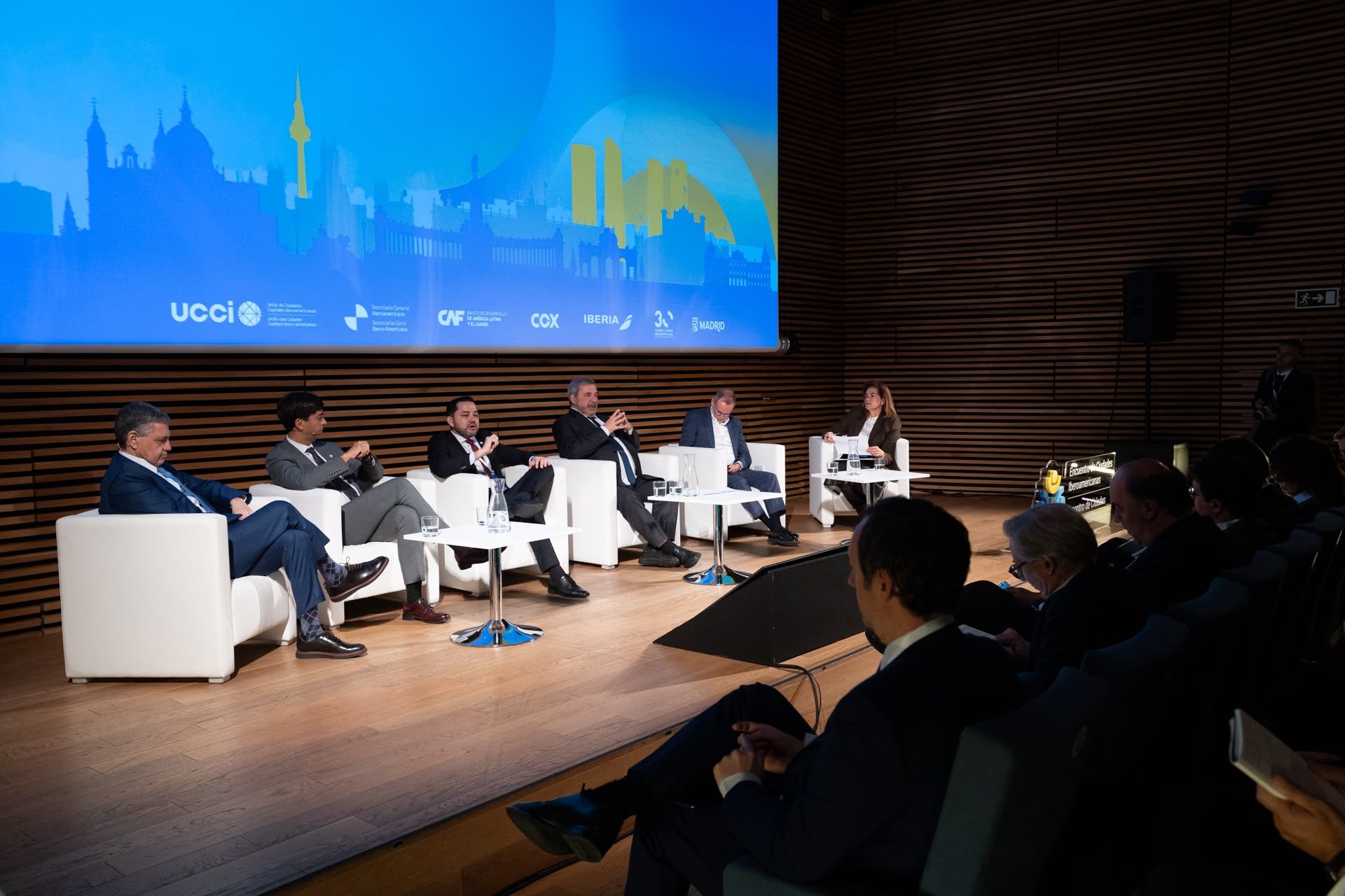El cònsol major, Sergi González durant la II Trobada de Ciutats Iberoamericanes a Madrid. La portaveu del Sindicat, Rebeca Bonache.