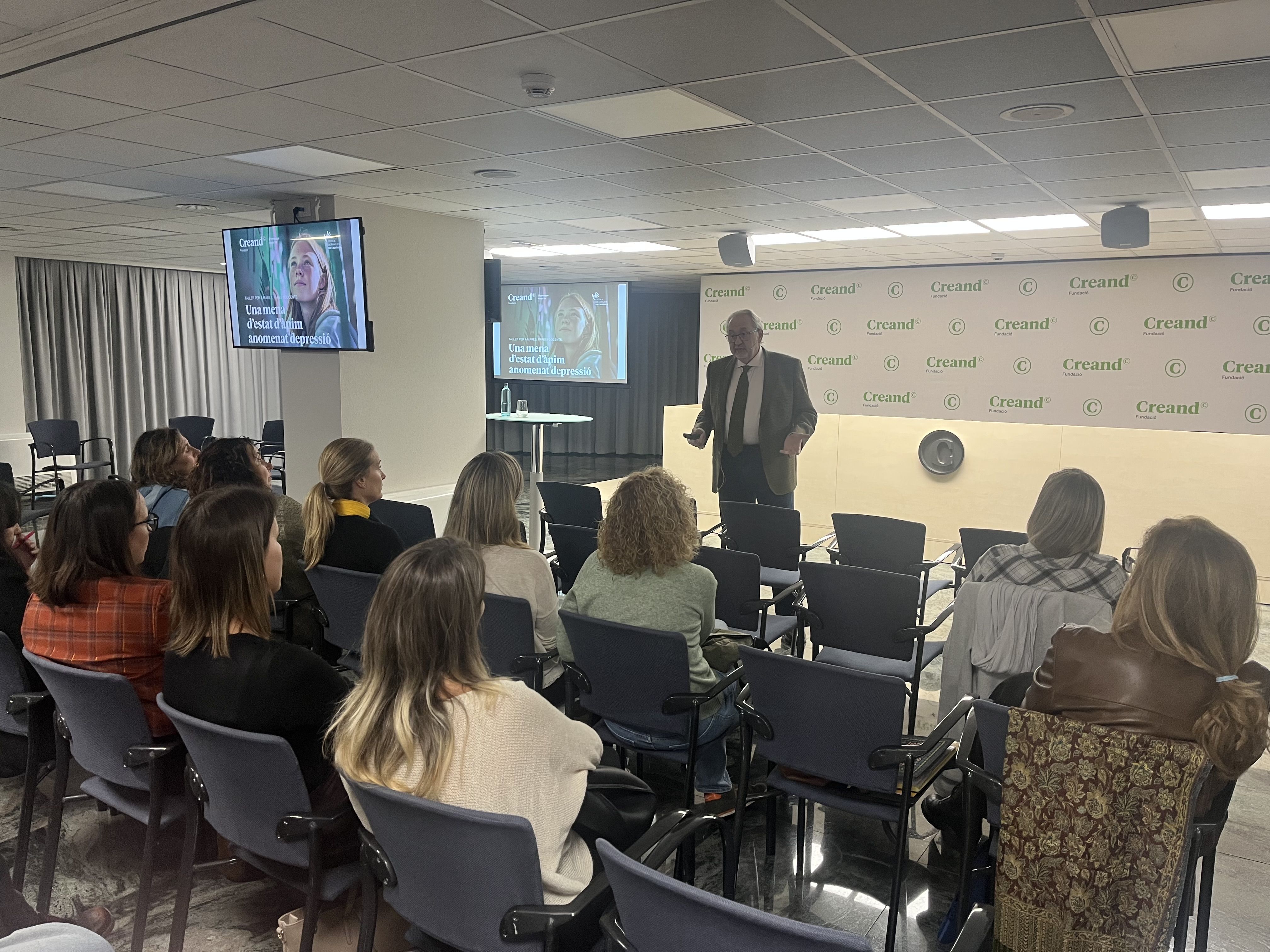 El psicòleg clínic Jordi Royo durant el taller.
