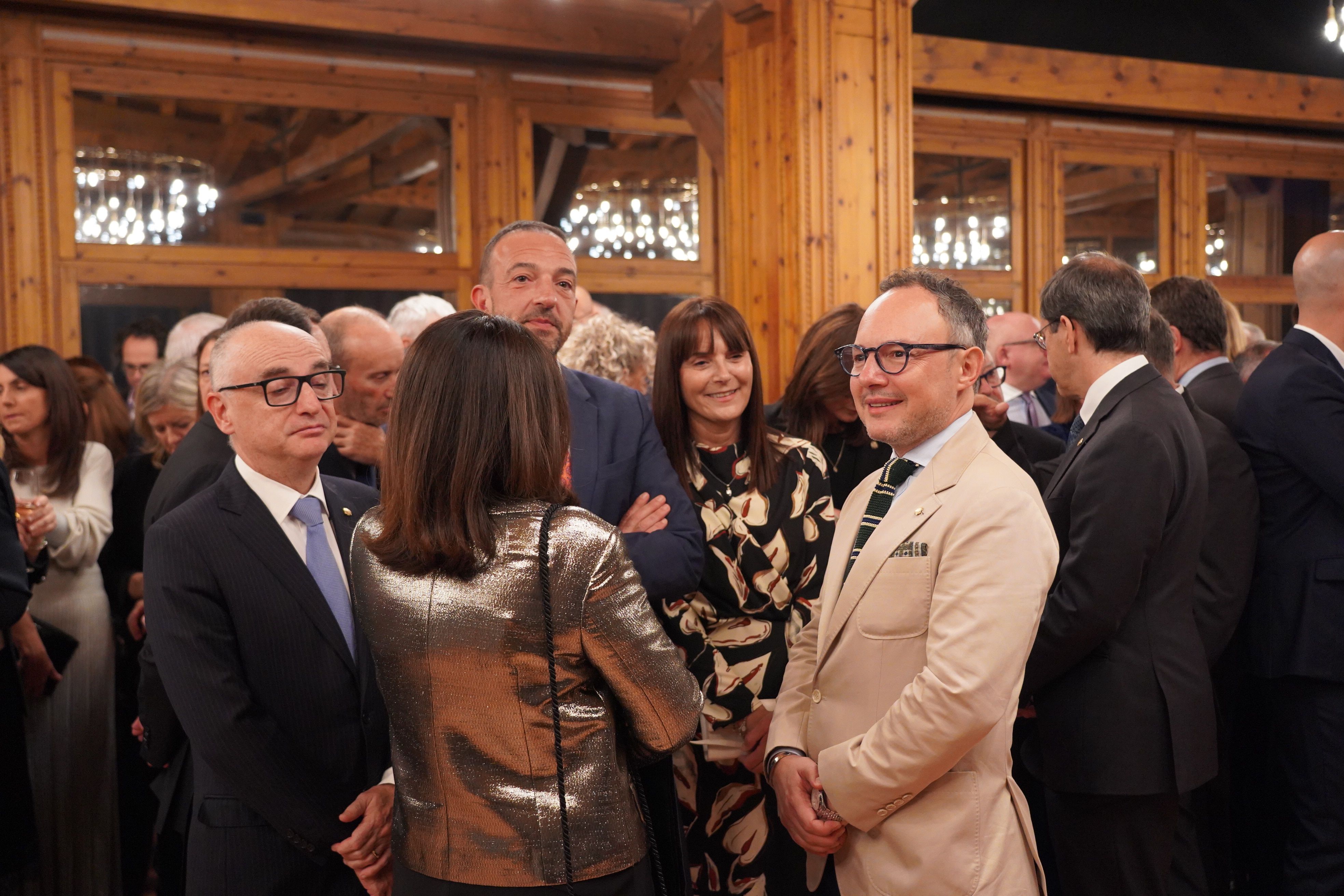 Espot, al costat dels seus companys de gabinet.