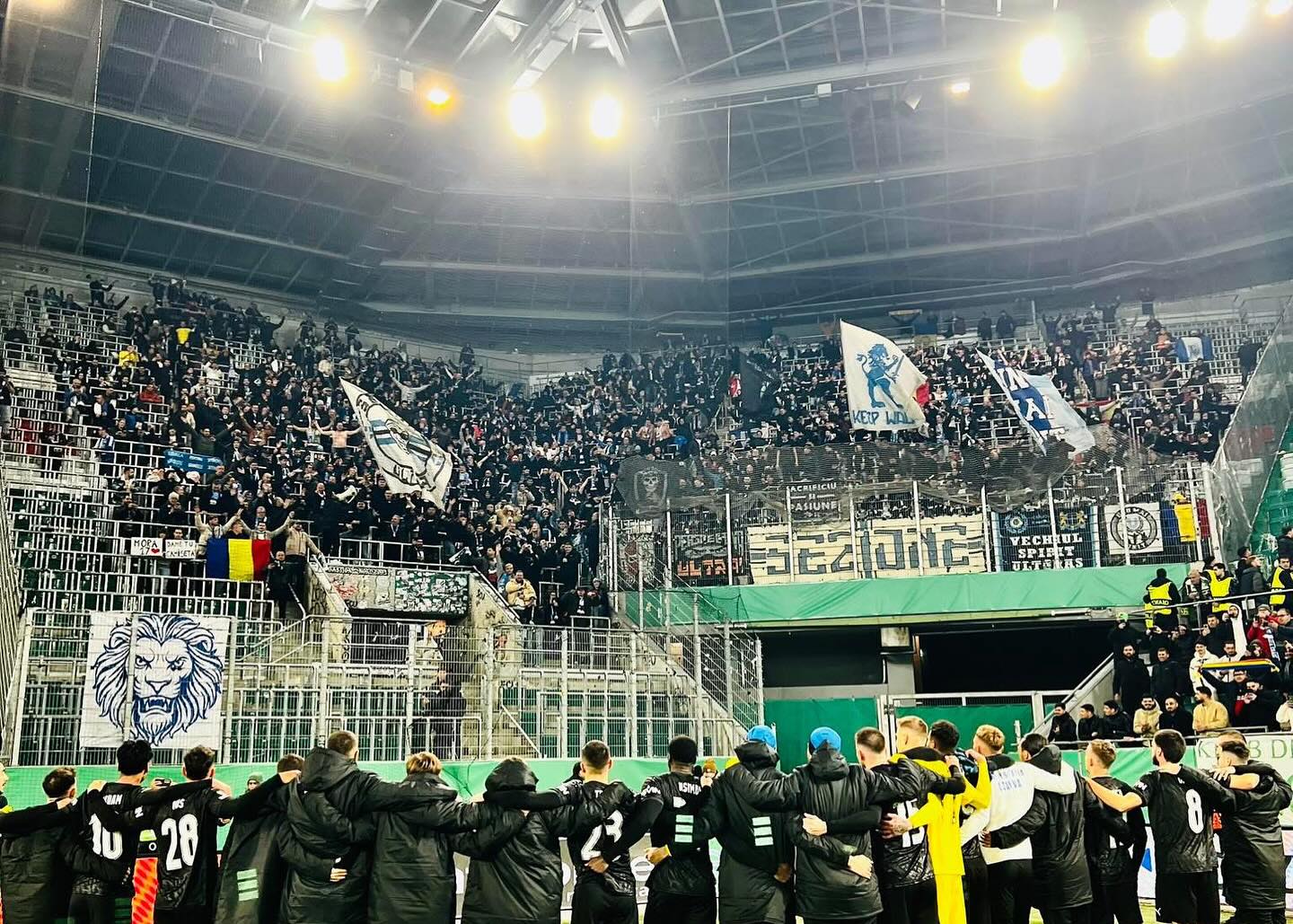 El grup ultra de l'Universitatea Craiova.