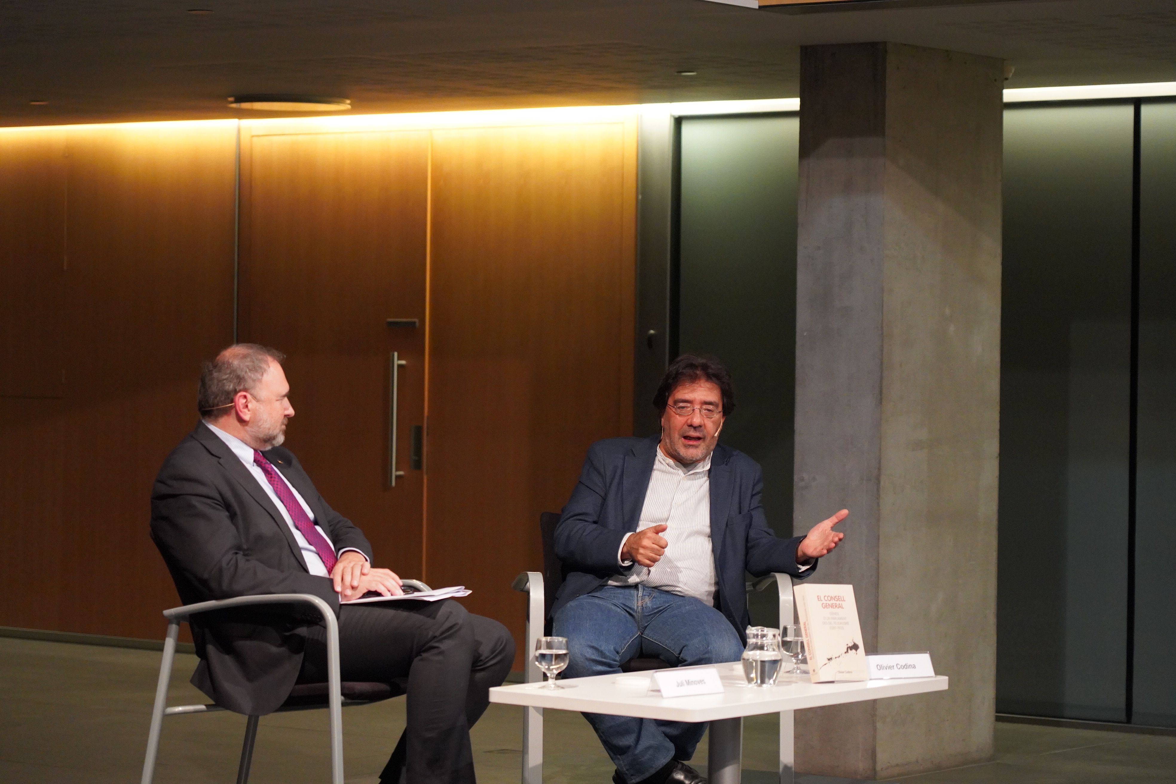Olivier Codina i Juli Minoves durant la presentació del llibre.