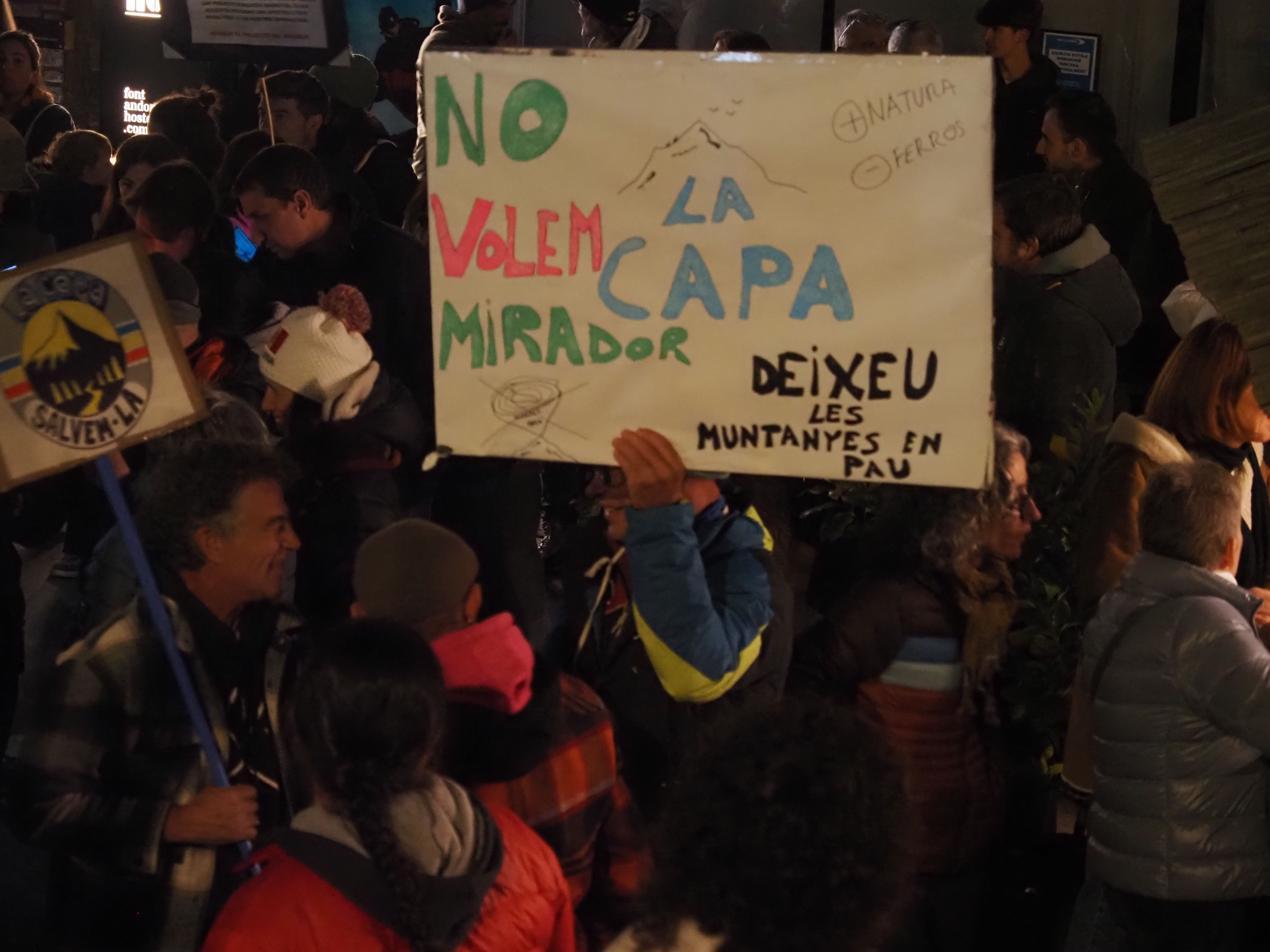 Una de les pancartes.