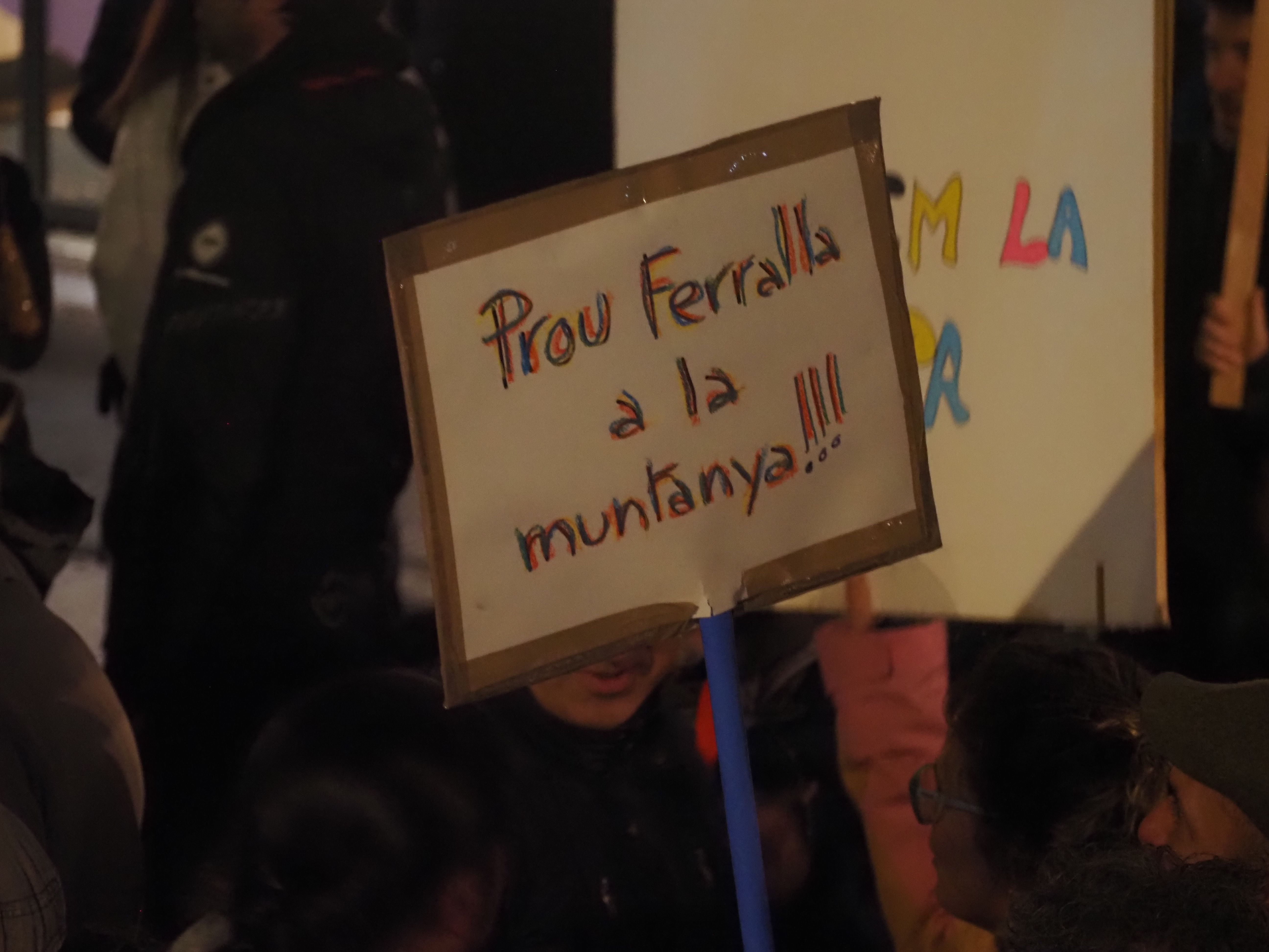 Pancartes a la concentració. 