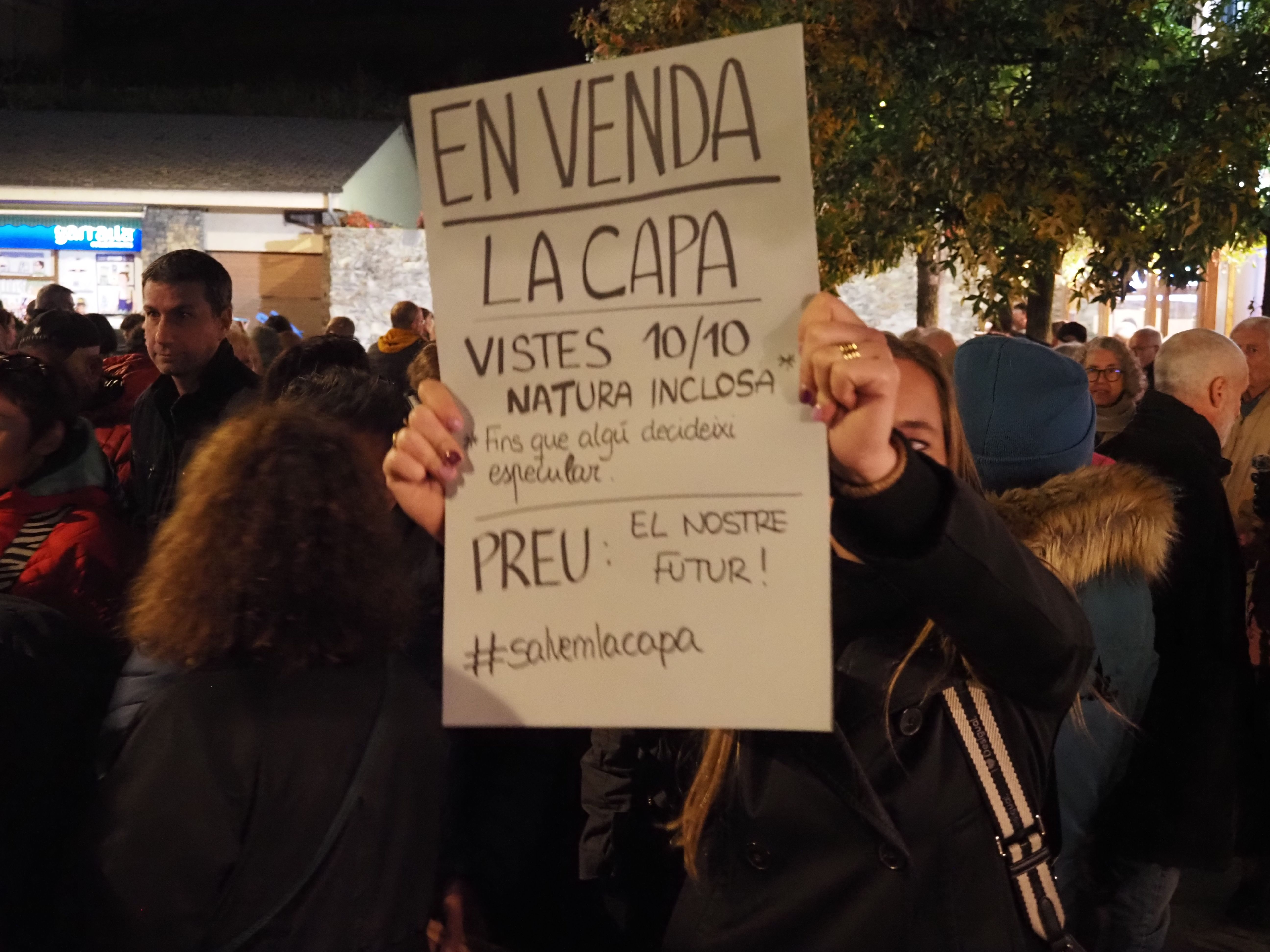 Una de les pancartes.