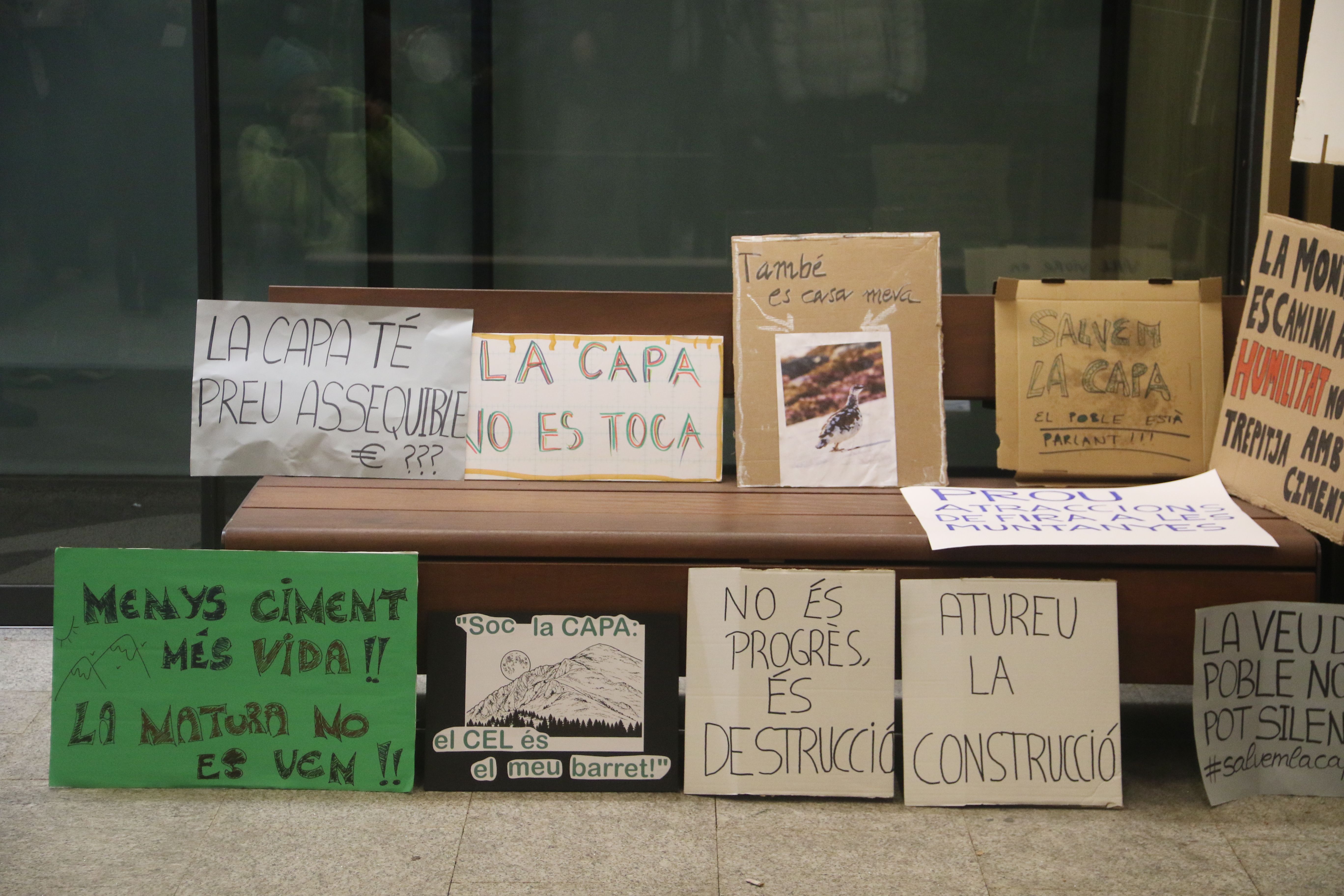 Un bon reguitzell de les pancartes mostrades durant la mobilització.