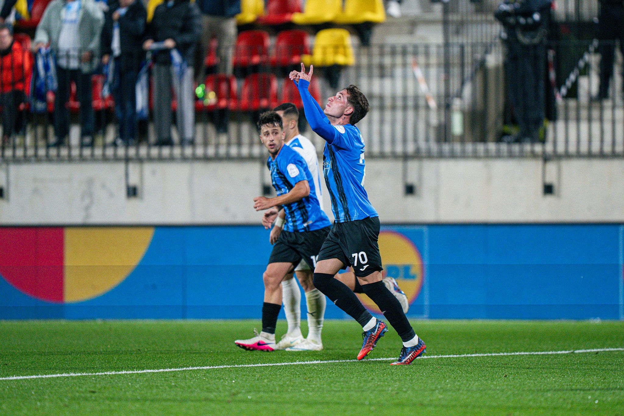 Borja celebrant el gol. | Inter Escaldes La portaveu del Sindicat, Rebeca Bonache.