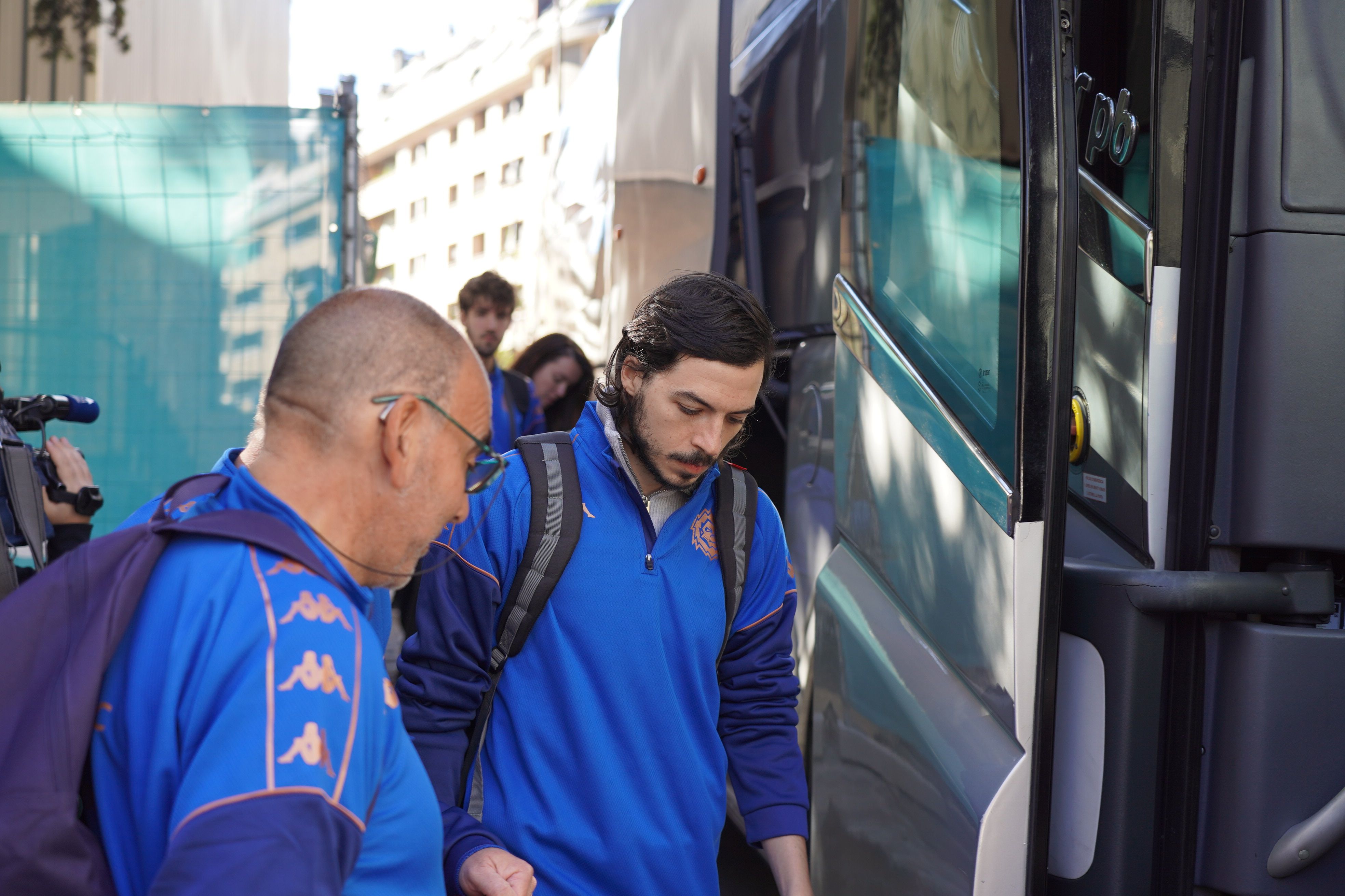 Els jugadors, pujant a l'autobús. Els jugadors, pujant a l'autobús.