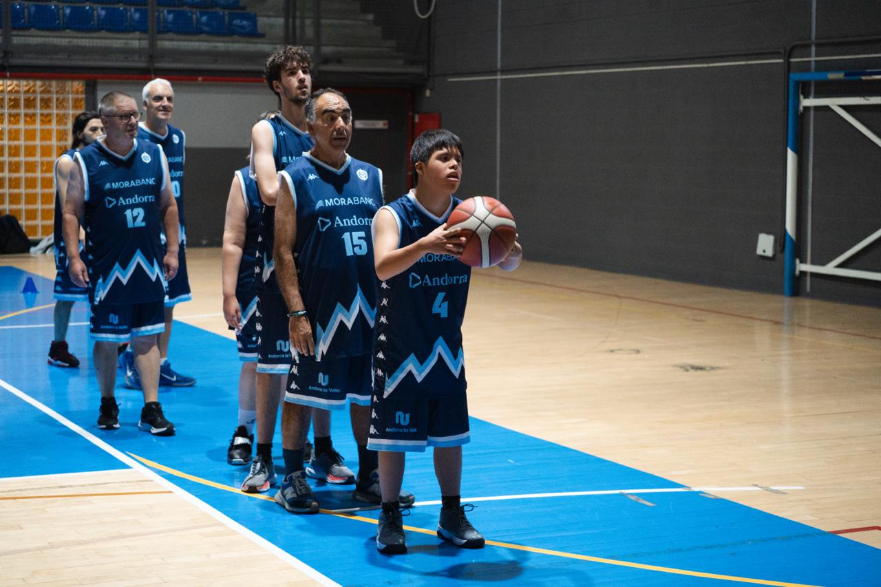 Un dels entrenaments previs a la Copa de Campeones, al pavelló Joan Alay. La portaveu del Sindicat, Rebeca Bonache.