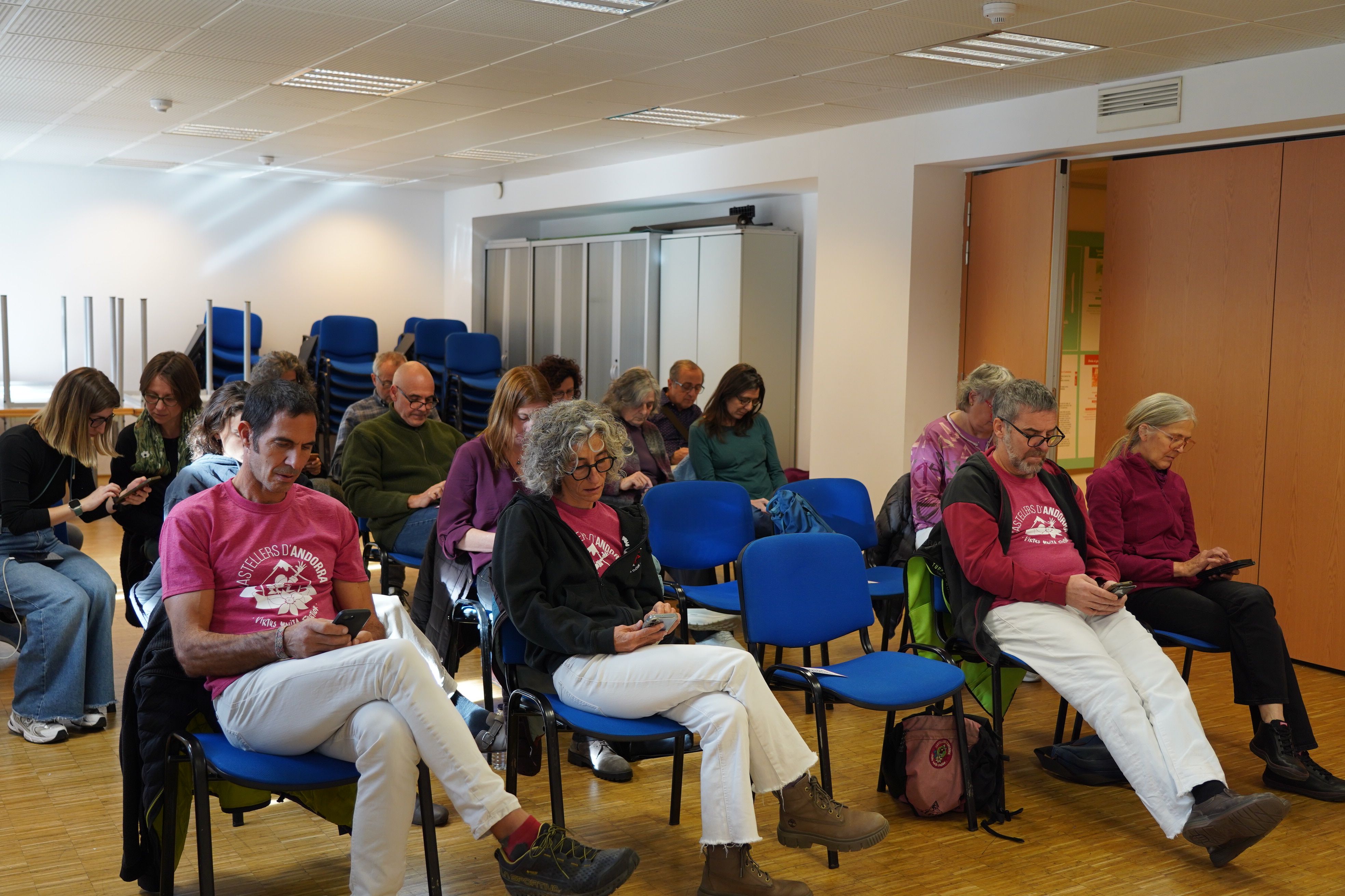 Els setze participants en una de les primeres rondes. Els setze participants en una de les primeres rondes.