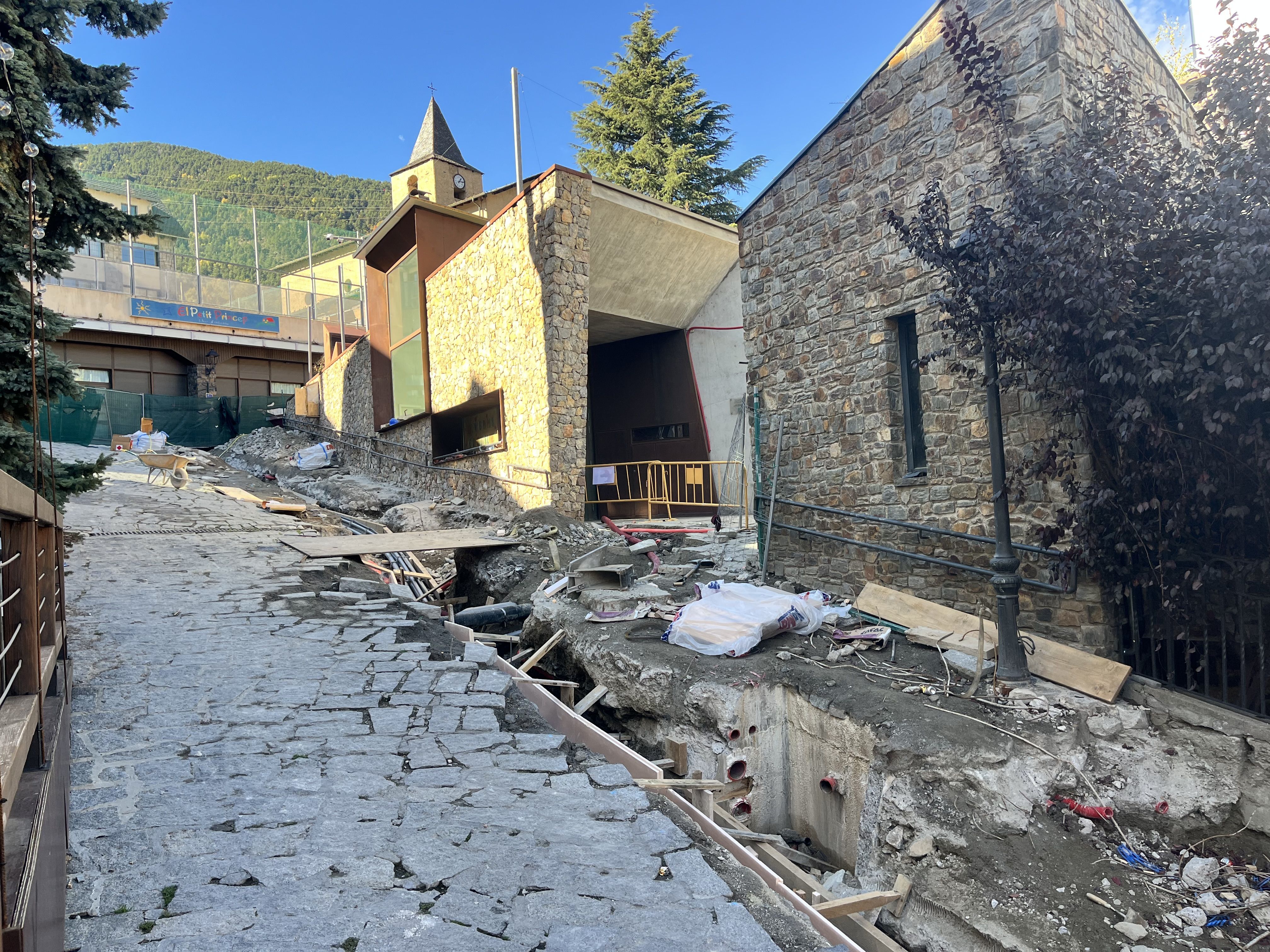 El camí de l'Església, en obres. 