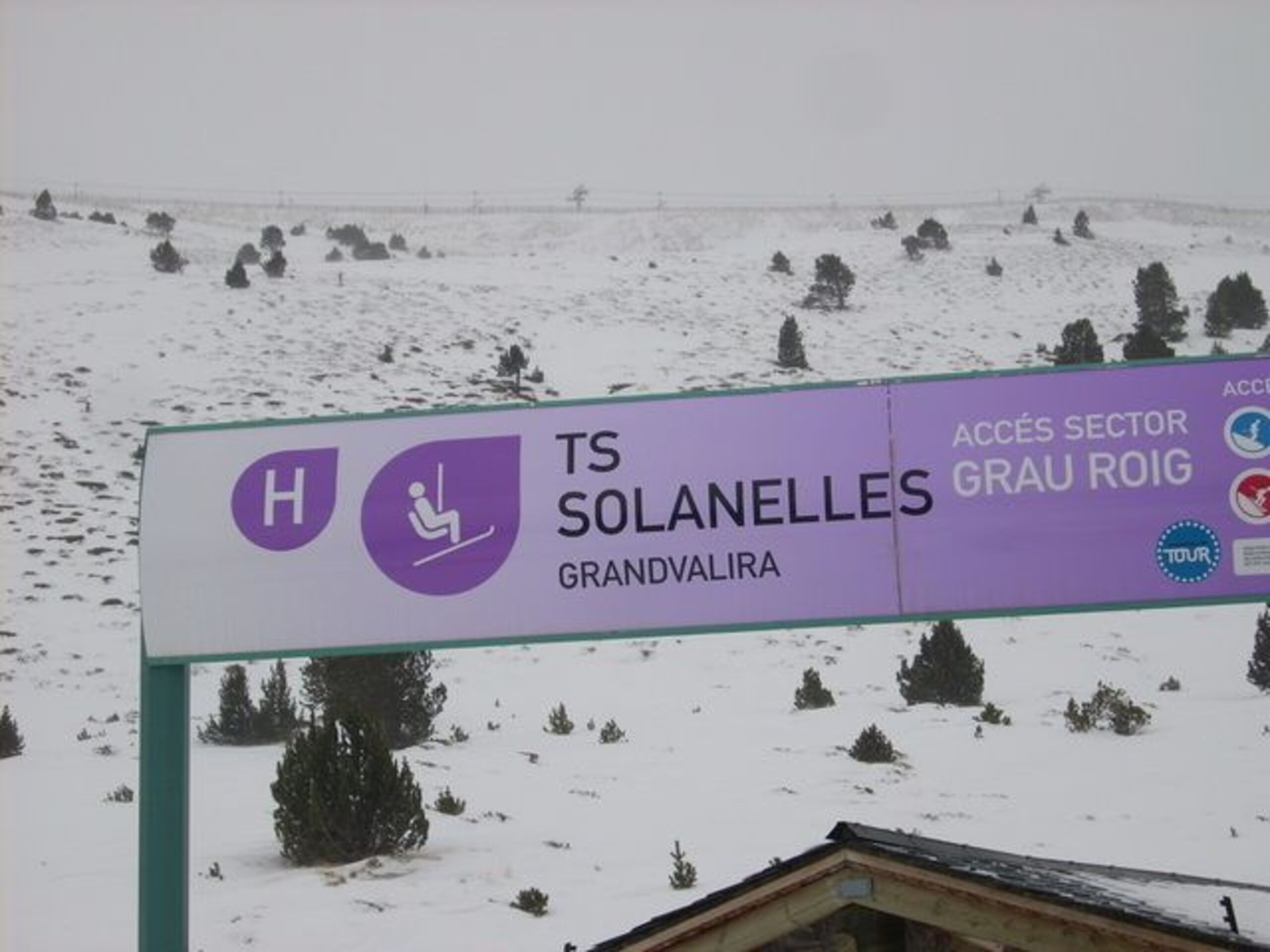 L'accident va succeir en les immediacions del telecadira de Solanelles. L'accident va succeir en les immediacions del telecadira de Solanelles.