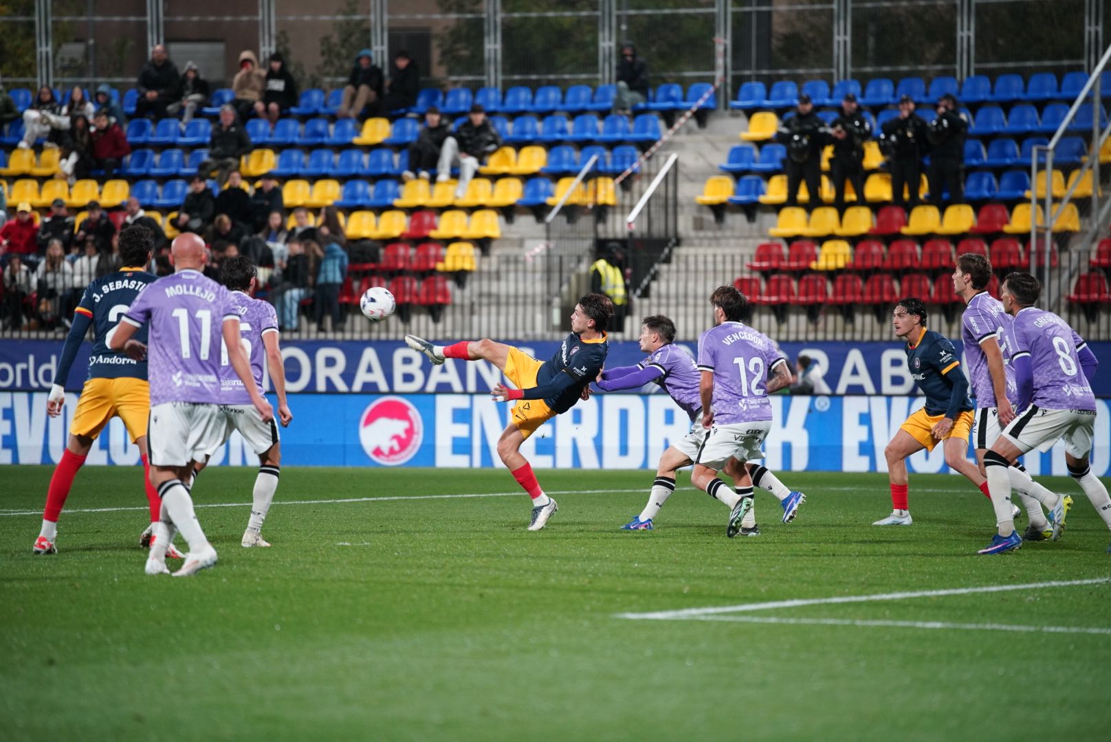 Derrota per la mínima dels andorrans contra un Burgos més pragmàtic. Derrota per la mínima dels andorrans contra un Burgos més pragmàtic.