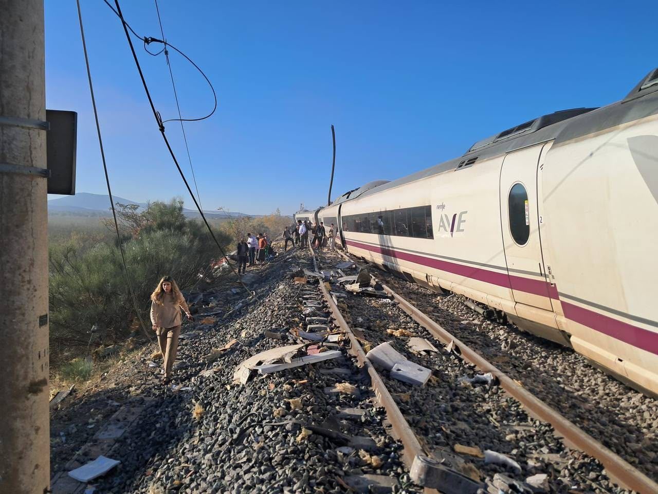 Col·lisió entre dos trens d'alta velocitat. Col·lisió entre dos trens d'alta velocitat.