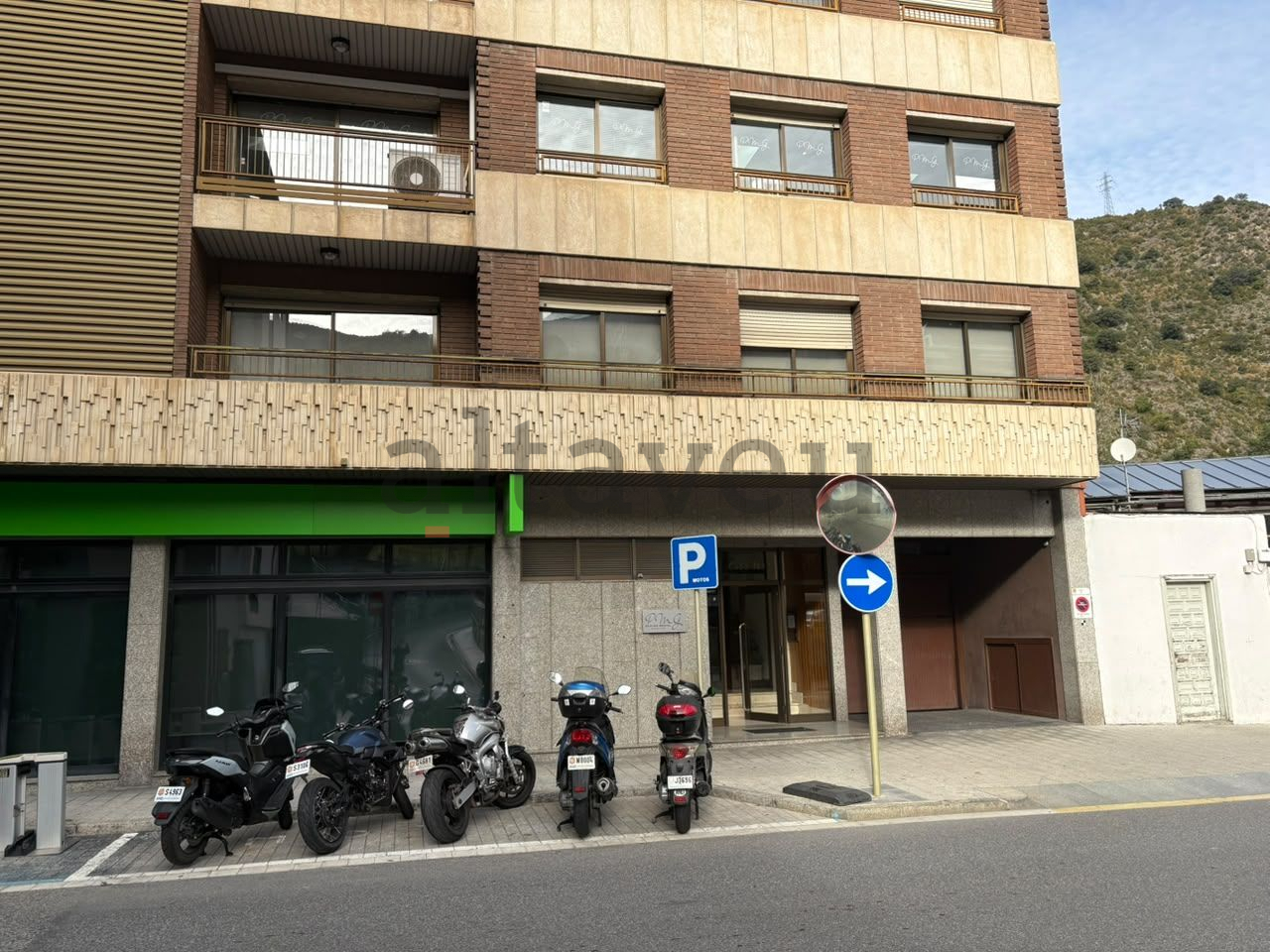 Una imatge de l'edifici on s'hauria donat la falsa alarma.