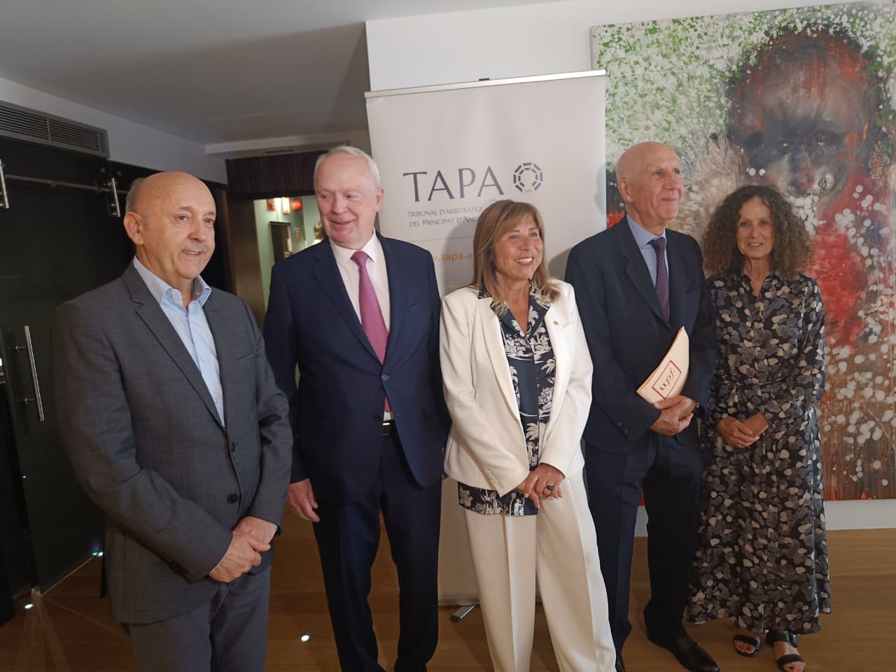Pilar Escaler, a la dreta de la foto, deixa el seu càrrec al TAPA.