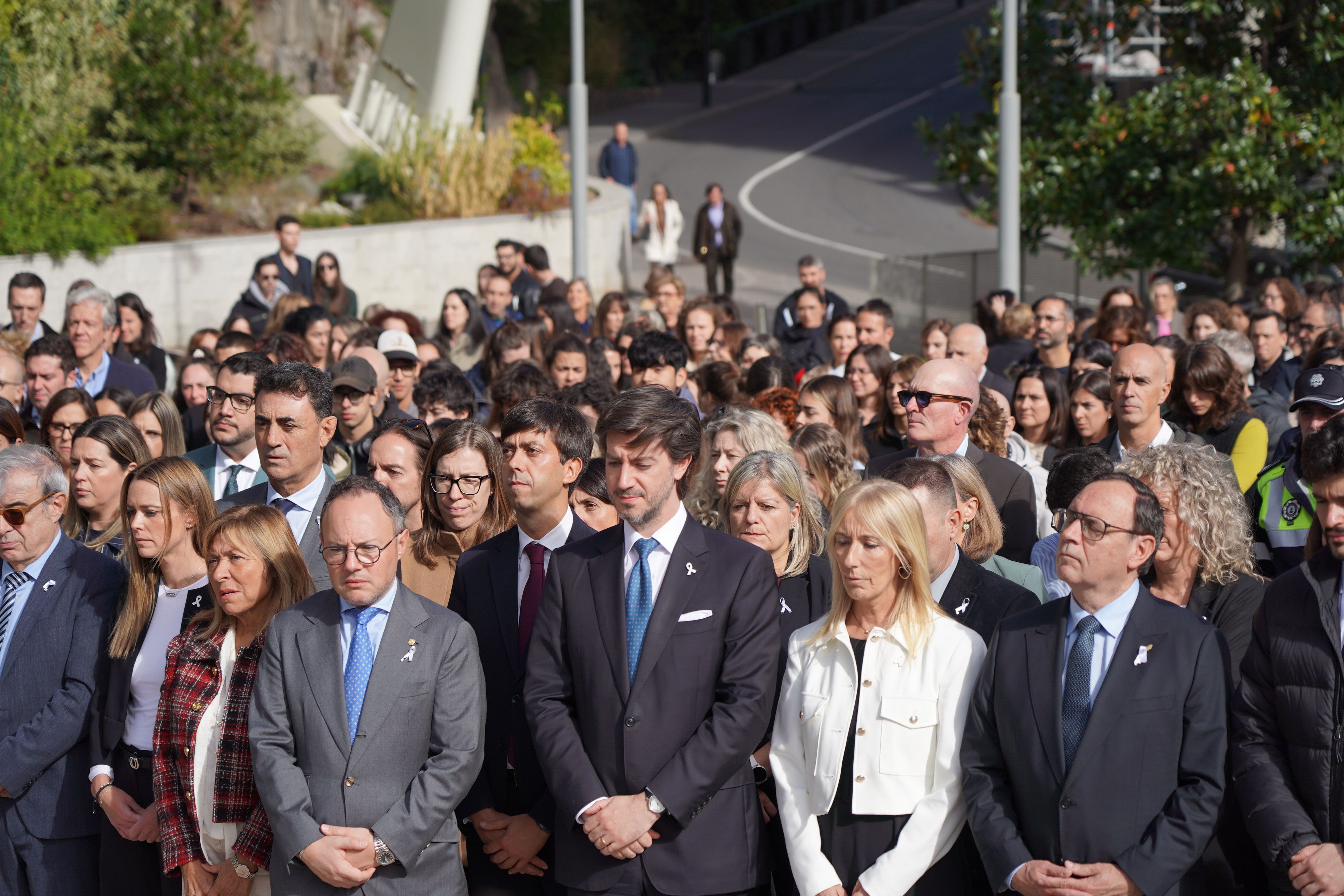 Les autoritats, en primer terme, en la concentració. Les autoritats, en primer terme, en la concentració.