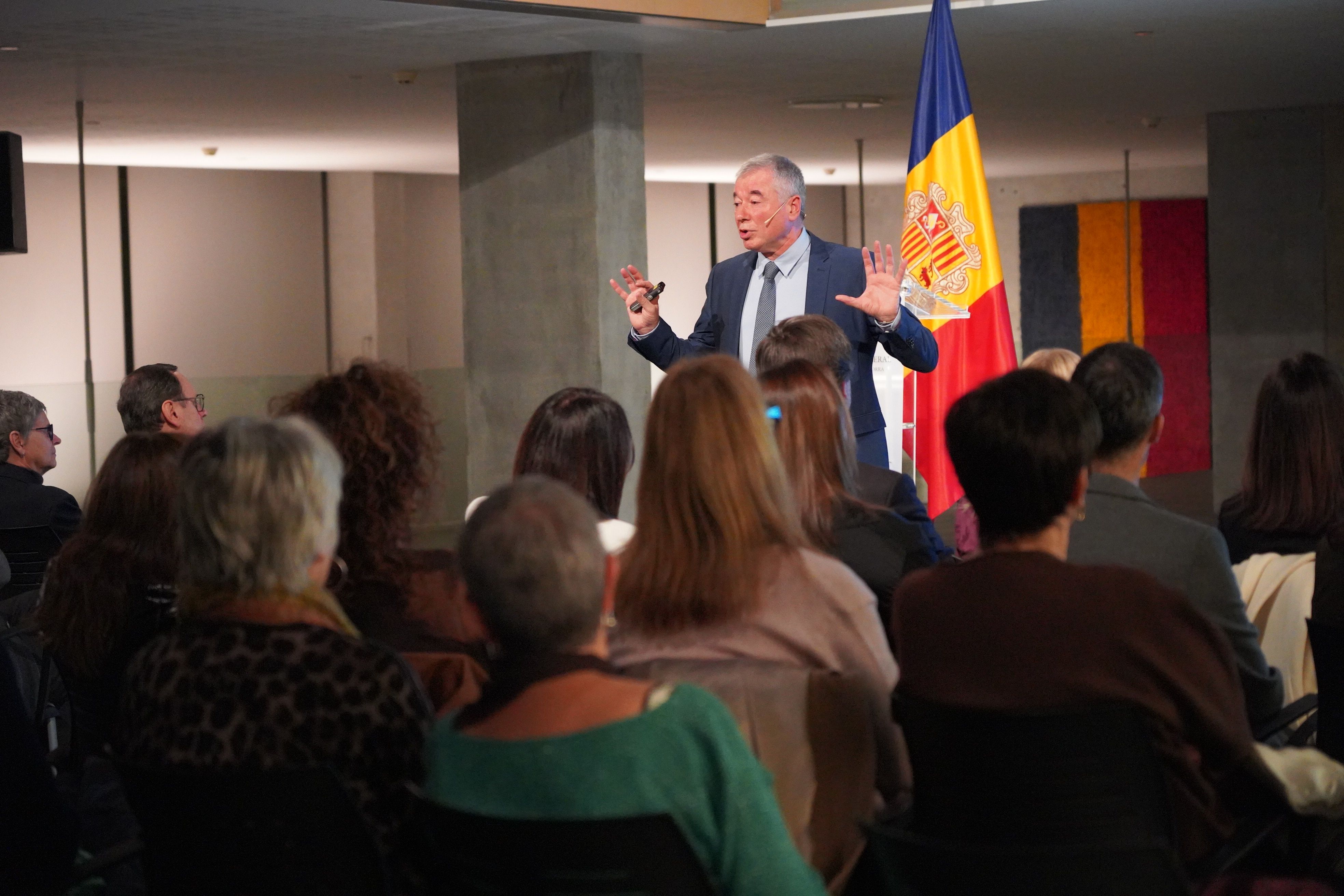 El magistrat del TC Joan Manel Abril ha mirat de ser didàctic i entretingut.