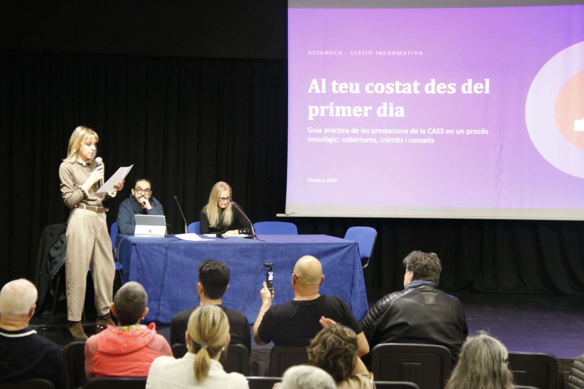La vicepresidenta d'Assandca i els representants de la CASS durant la presentació. La vicepresidenta d'Assandca i els representants de la CASS durant la presentació.