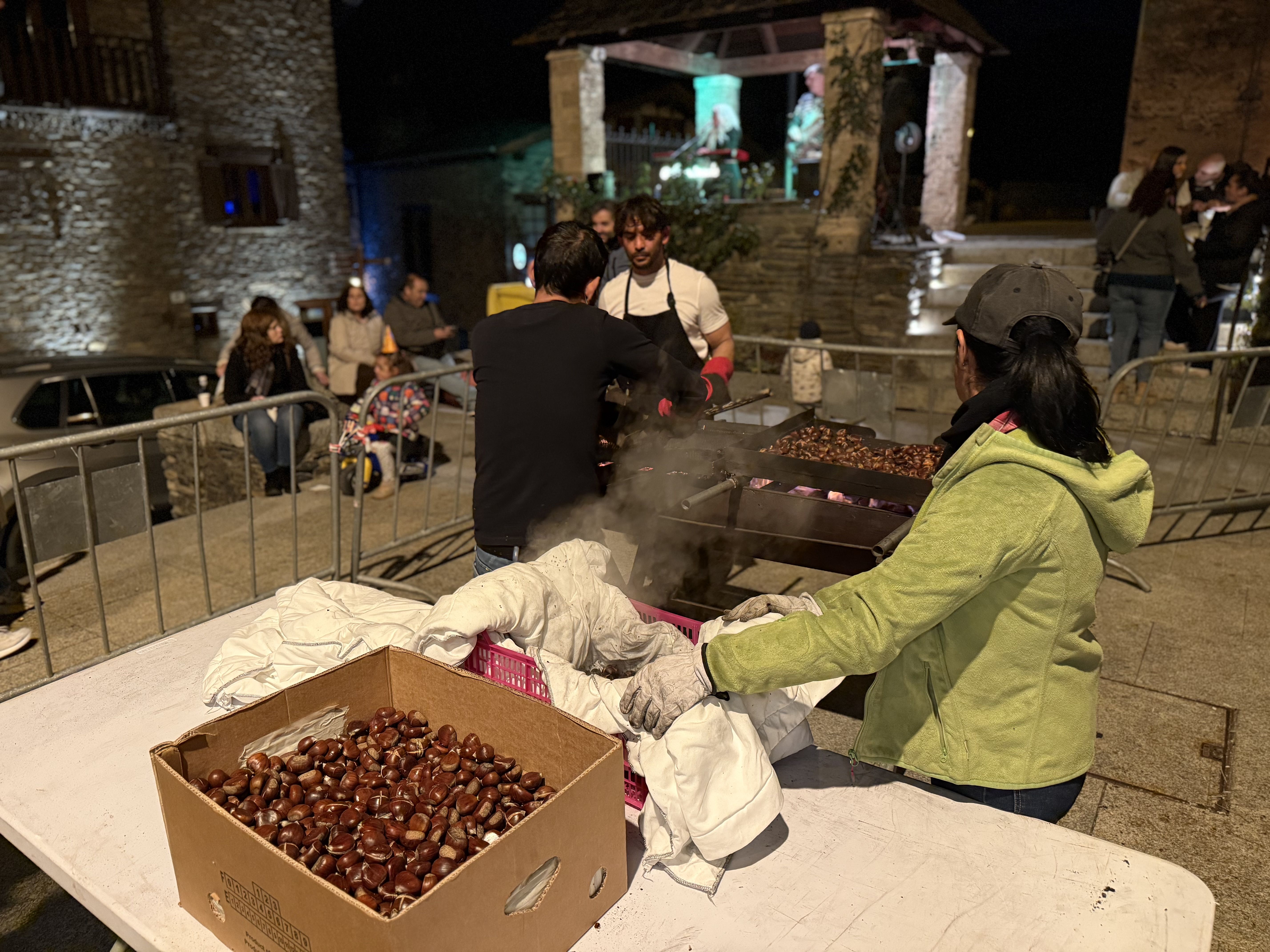 Les castanyes acabades de torrar. La portaveu del Sindicat, Rebeca Bonache.