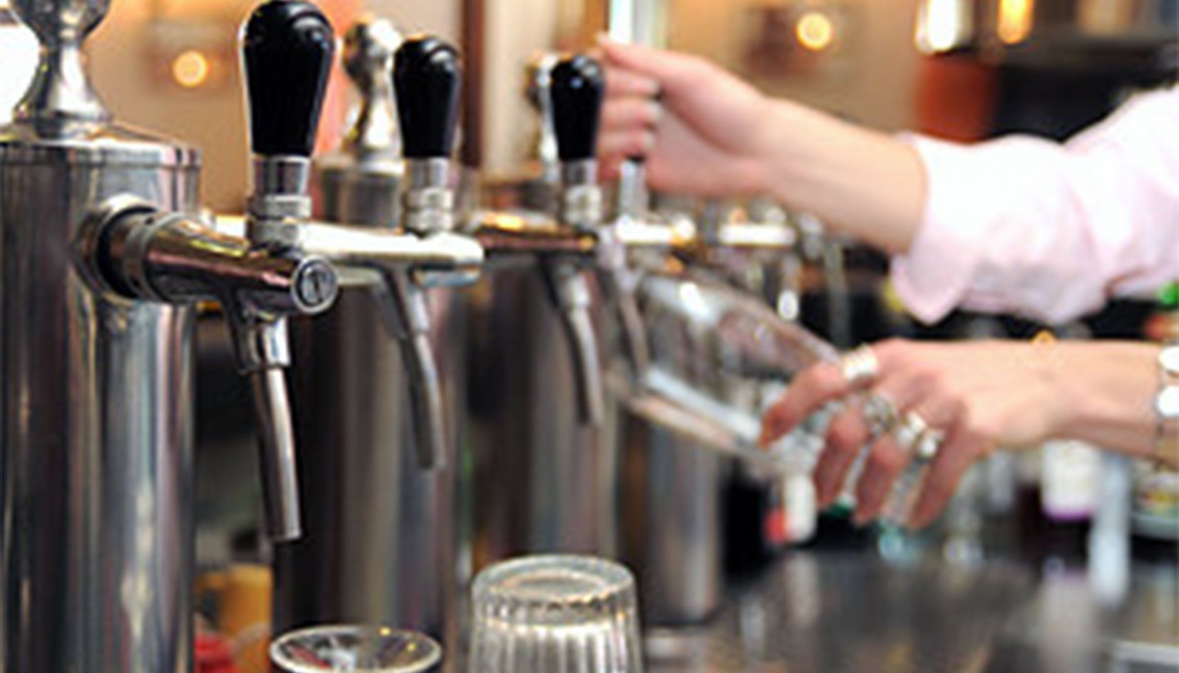Tiradors d'un bar.