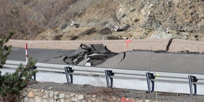 Una part de la calçada que s'ha hagut de refer.