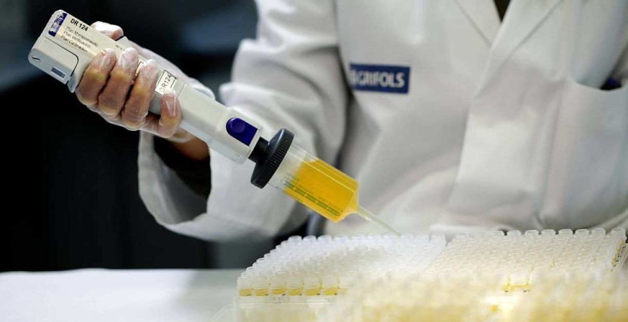 Un laboratori d'investigació de Grífols. Un laboratori d'investigació de Grífols.