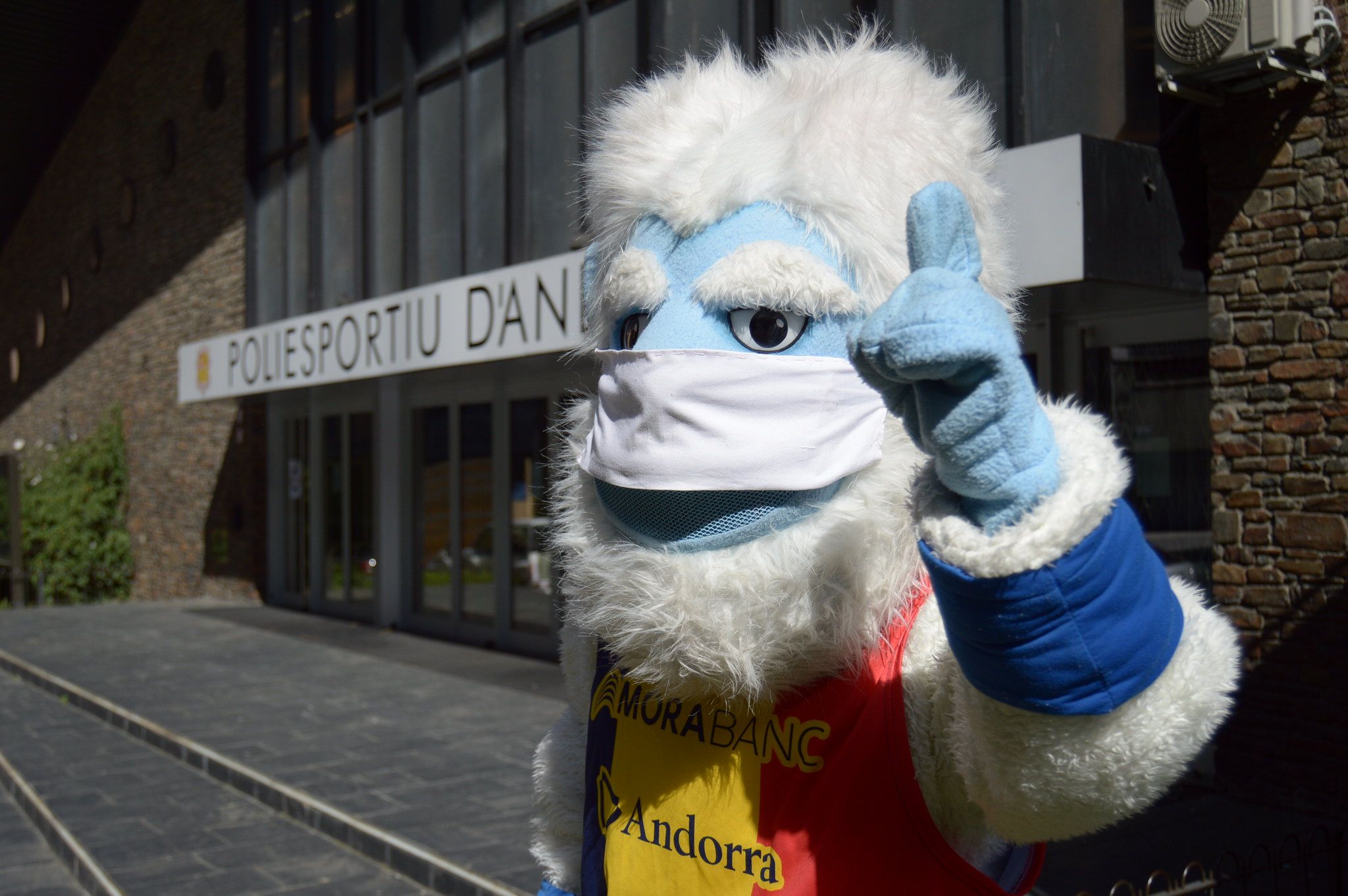 Entre altres consells, el Brut recorda que cal portar mascareta.