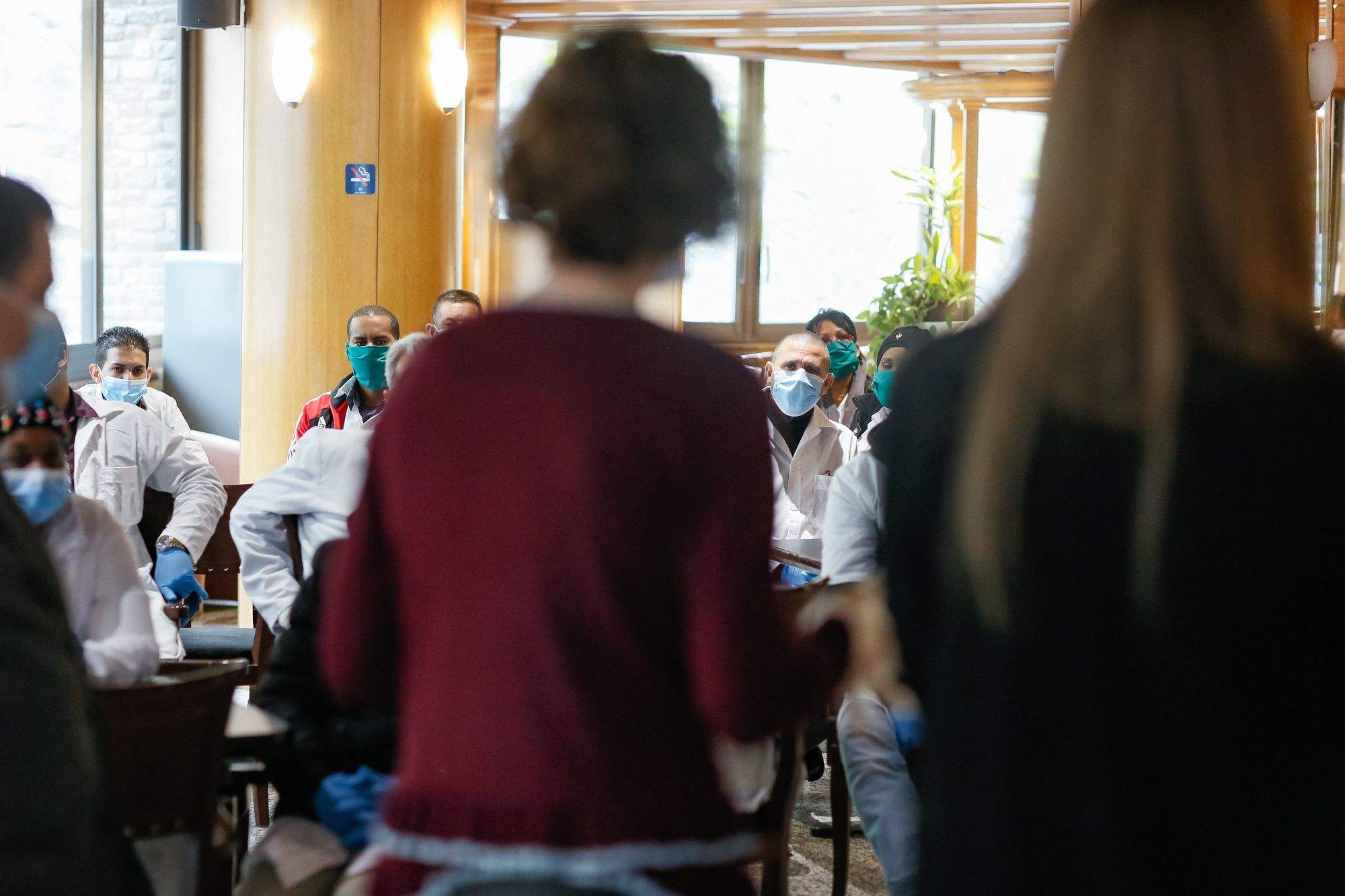 La ministra Maria Ubach es dirigeix a la brigada cubana pocs dies després de la seva arribada. La ministra Maria Ubach es dirigeix a la brigada cubana pocs dies després de la seva arribada.