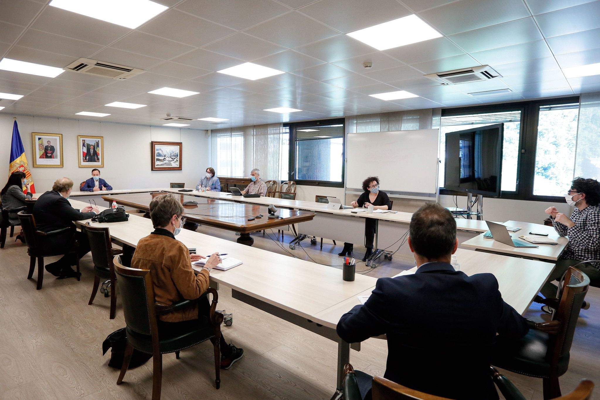 Reunió de responsables del Govern amb representants dels grups palamentaris.