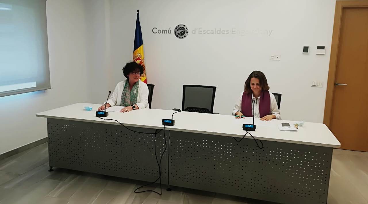Magda Mata i Rosa Gili durant la roda de premsa d'aquest dijous.