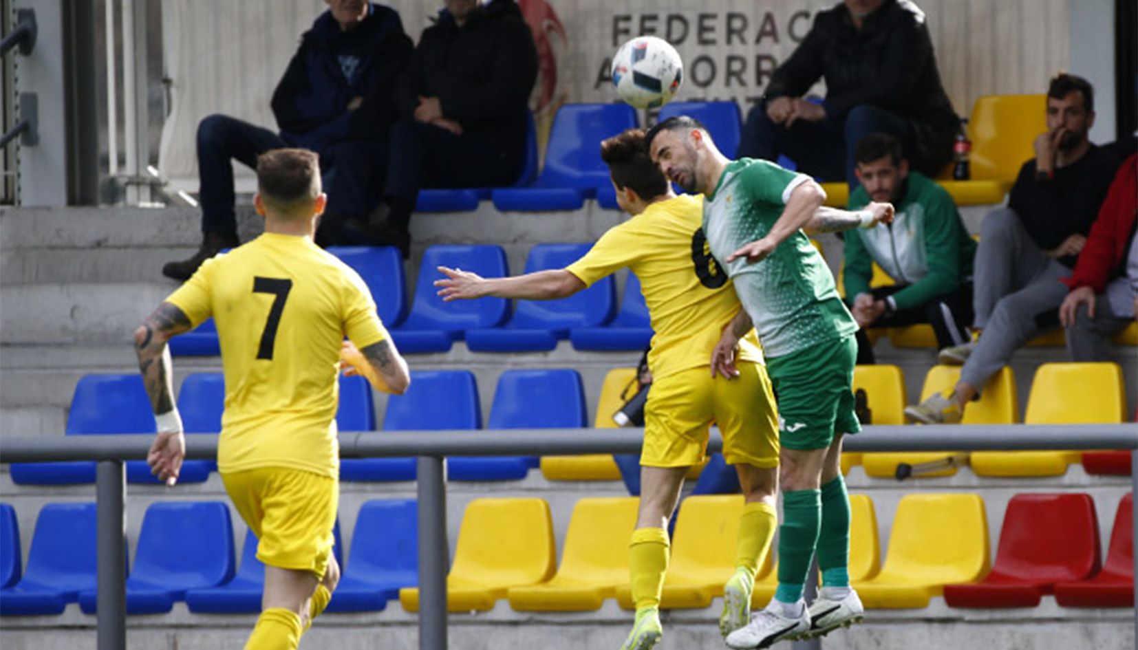Imatge d'un partit de la Lliga Multisegur entre el Santa Coloma i el Sant Julià.