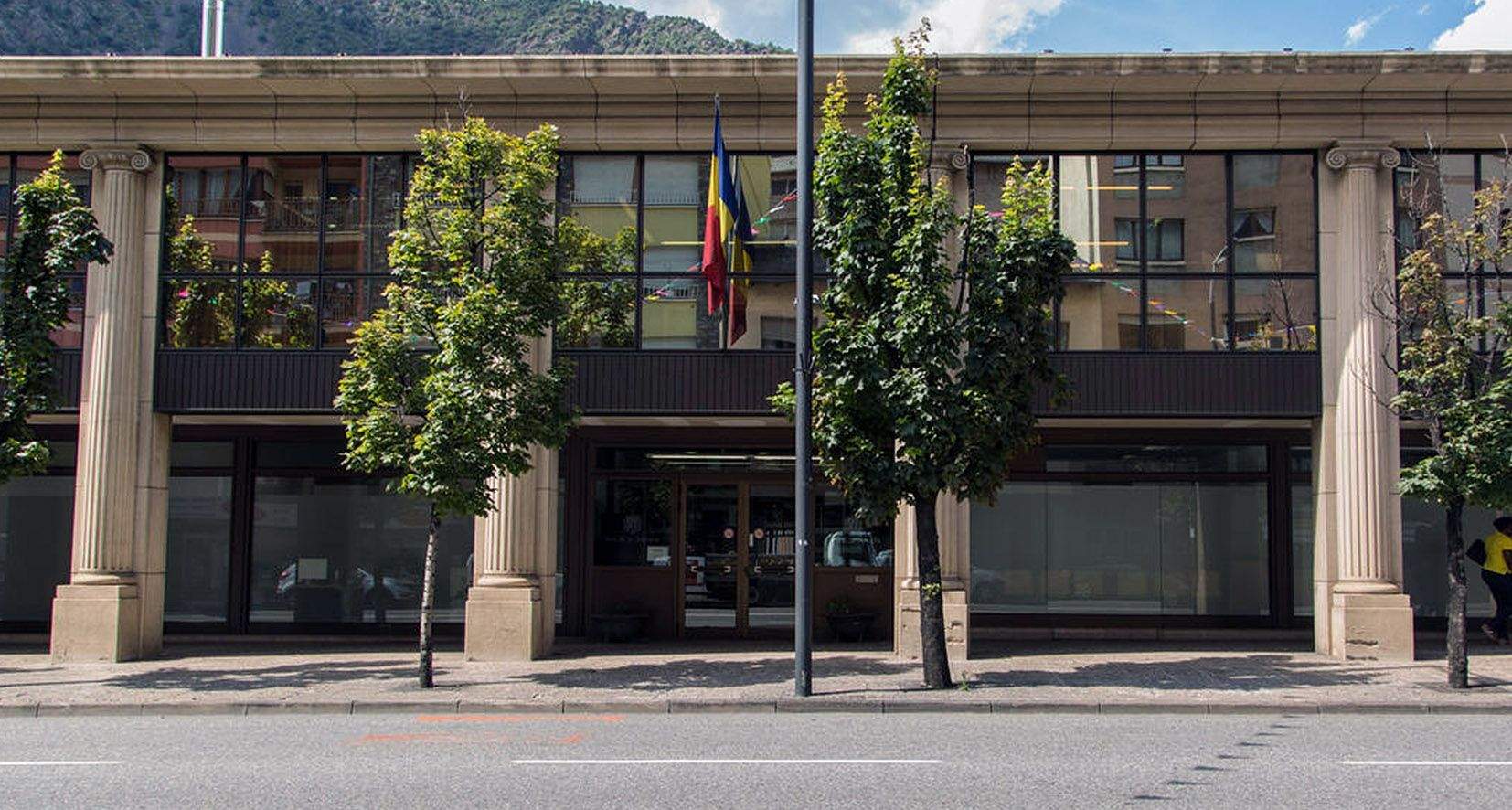 Façana principal de l'encara seu de la justícia.