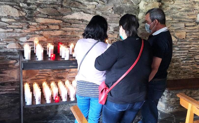 Tres fidels aquest diumenge a Canòlich.