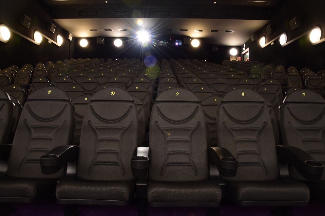Una de les sales dels cinemes Illa. Una de les sales dels cinemes Illa.