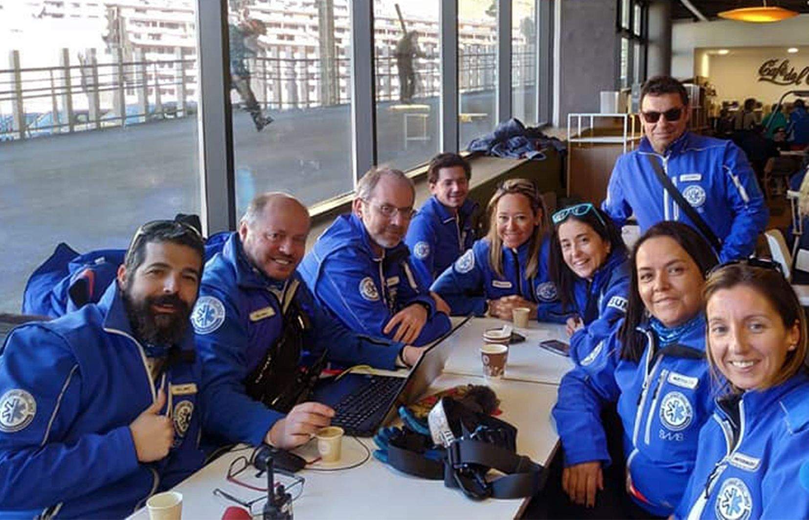 Una part dels integrants del SUM, amb Xavier Bertran i Marcos Gutiérrez (segon i tercer per l'esquerra) de costat.