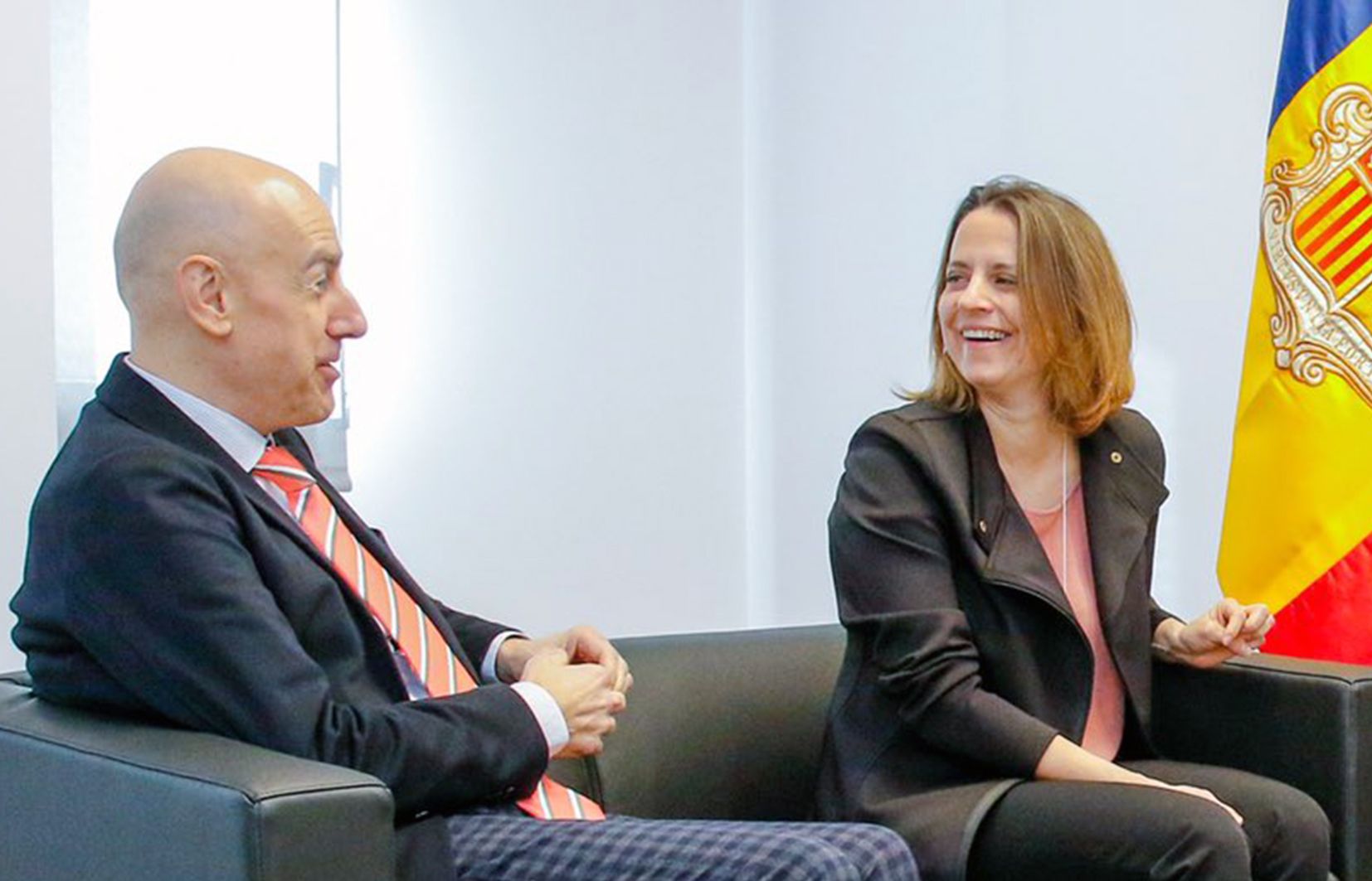 Joaquim Dolsa i Rosa Gili durant una reunió.
