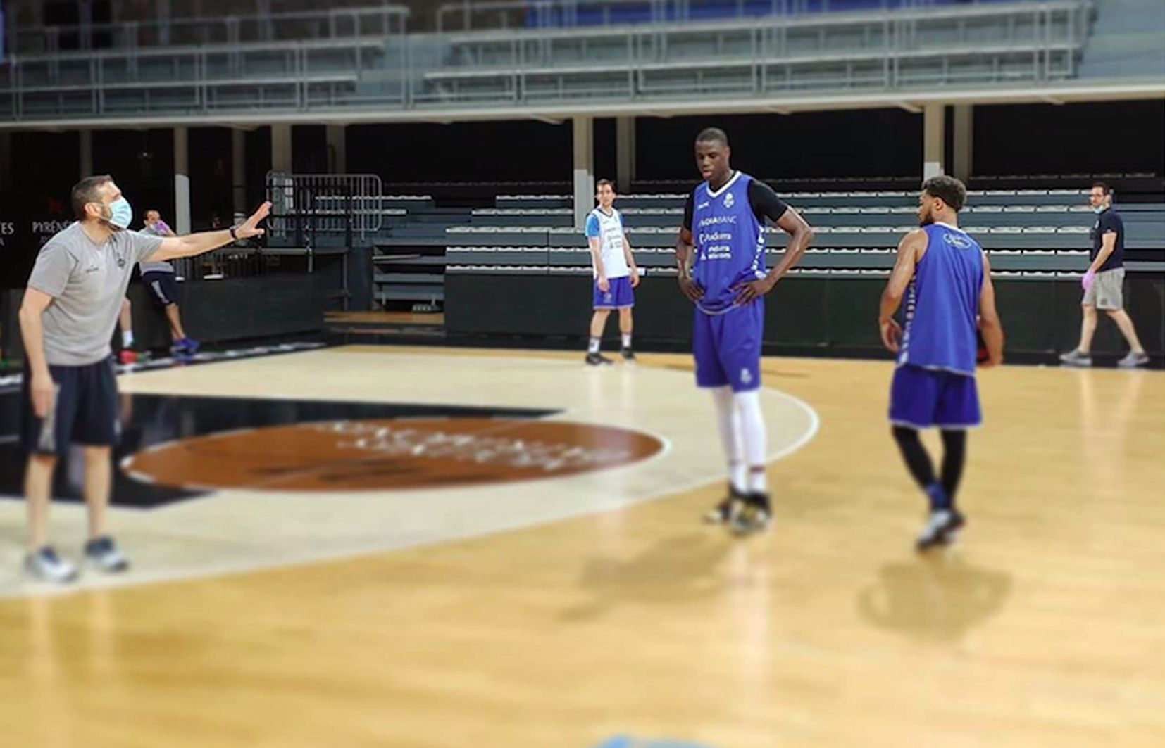 Imatge d'un dels primers entrenaments grupals.