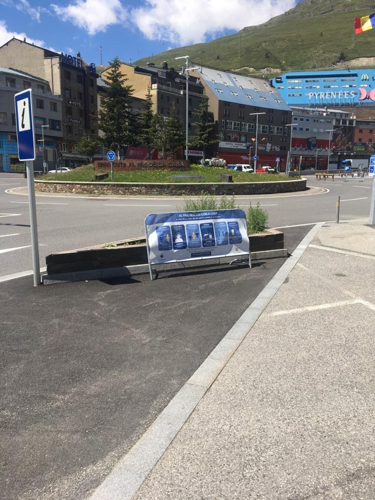 Un dels cartells informatius posats al Pas de la Casa.
