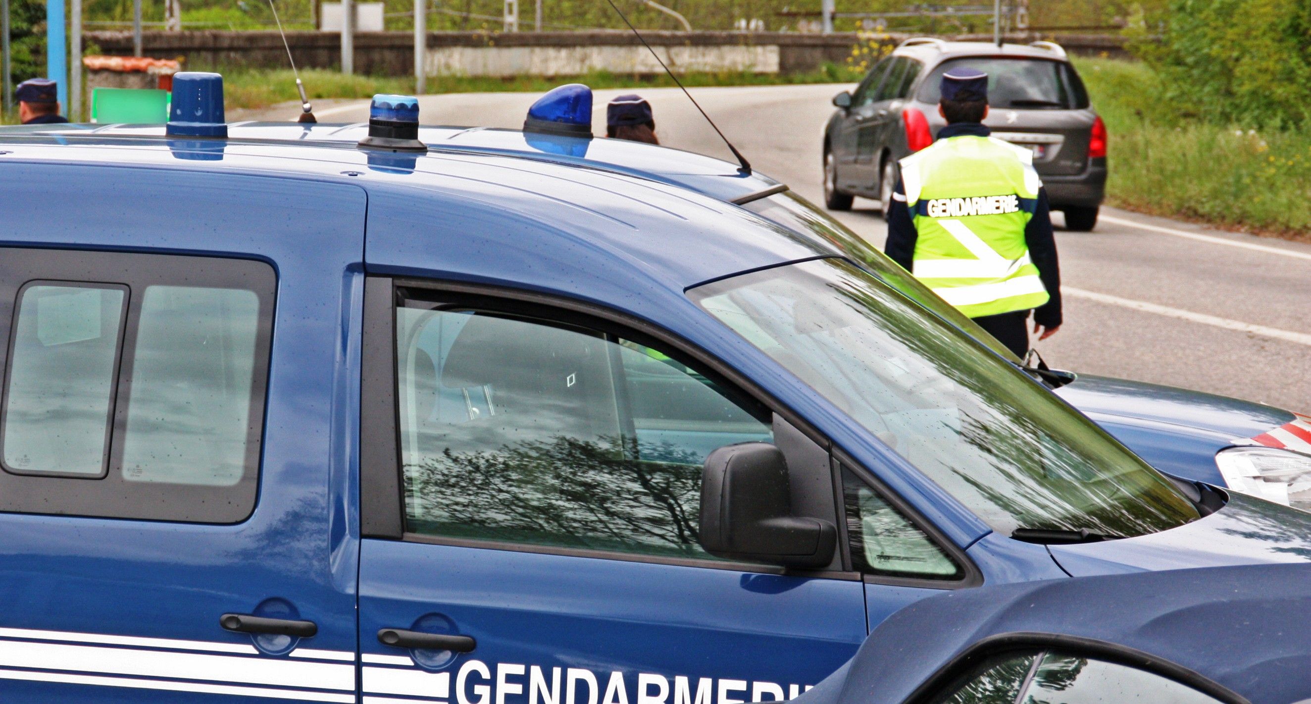 Control de policia en una rotonda de Tarascon.