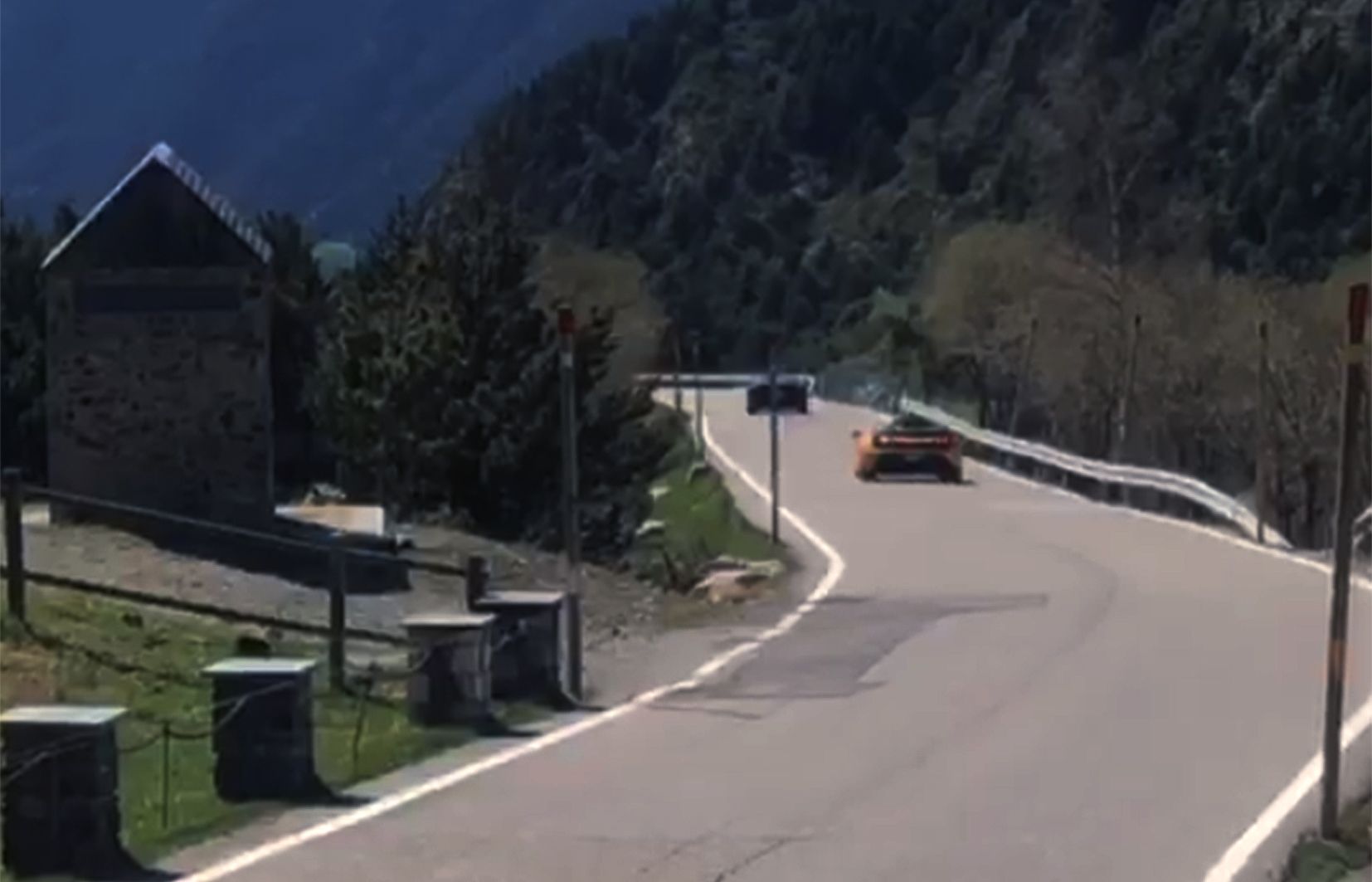 Vehicles a la carretera dels Cortals d'Encamp.