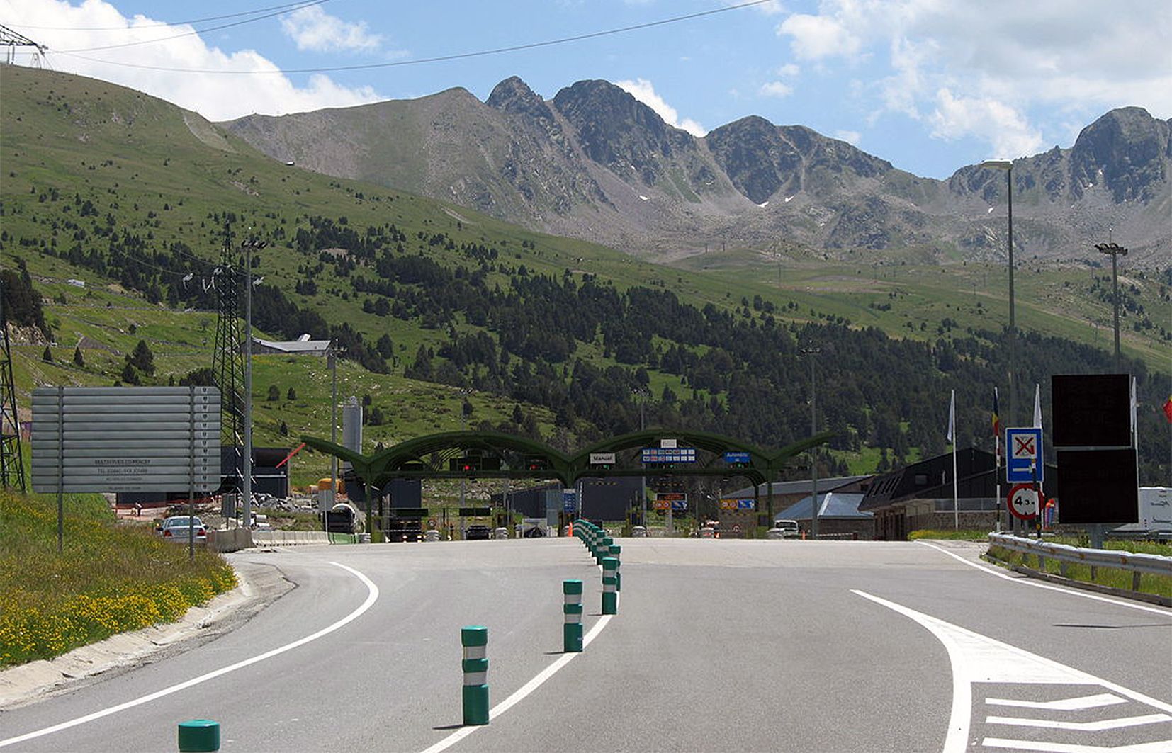 Accés oest del túnel d'Envalira.