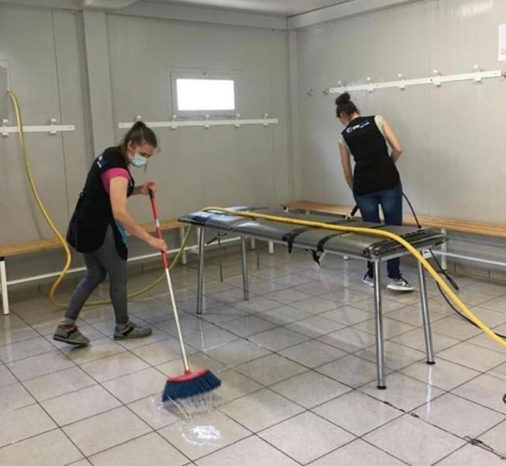 La FAF ha compartit una imatge de la desinfecció dels vestuaris a Borda Mateu que no convenç els jugadors. La FAF ha compartit una imatge de la desinfecció dels vestuaris a Borda Mateu que no convenç els jugadors.